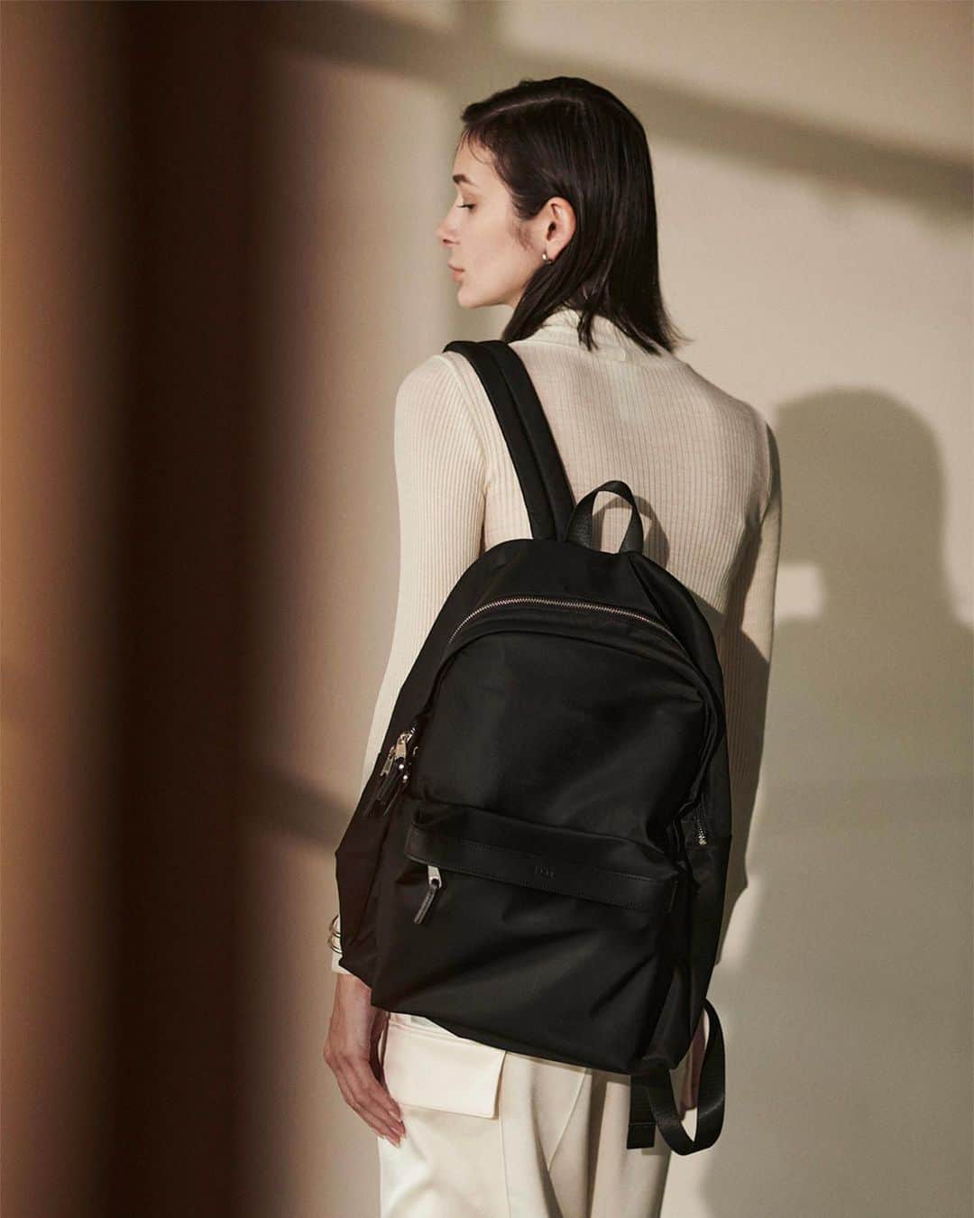 ロペのインスタグラム：「【ÉPOR BASIC COLLECTION 2023AW】 ⁡ 働く女性の通勤バッグを提案する 「ÉPOR(ロペ エポール)」。 第一印象を、ととのった女性に。 デザイン性と多機能で叶えるエレガントな 通勤バッグを豊富に揃えます。 ⁡ J'aDoRe JUN ONLINEでご購入いただけます。 ⁡ ⁡ ⁡ #fashion #Ybag #Wbag #Ree #CONFORT #PacSac #通勤バッグ #ÉPOR #ロペエポール  #美しさととのう  #ととのう #ロペ #ROPÉ #ropejp」