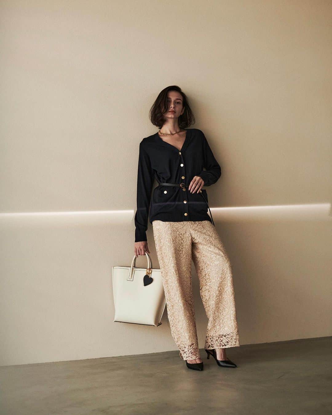 ロペのインスタグラム：「【ÉPOR BASIC COLLECTION 2023AW】 ⁡ 働く女性の通勤バッグを提案する 「ÉPOR(ロペ エポール)」。 第一印象を、ととのった女性に。 デザイン性と多機能で叶えるエレガントな 通勤バッグを豊富に揃えます。 ⁡ J'aDoRe JUN ONLINEでご購入いただけます。 ⁡ ⁡ ⁡ #fashion #Ybag #Wbag #Ree #CONFORT #PacSac #通勤バッグ #ÉPOR #ロペエポール  #美しさととのう  #ととのう #ロペ #ROPÉ #ropejp」