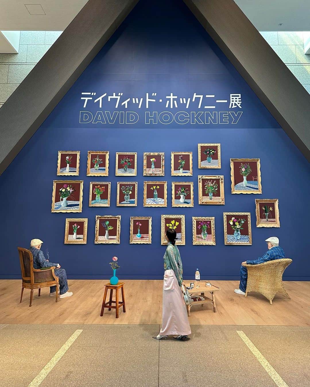 のインスタグラム：「デイヴィッド・ホックニー展 　 大好きな世界がずっと広がっていて終始ときめいていた、、 どの展覧会に行っても必ずポストカードを買うのだけど、ホックニー展のグッズはどれも可愛すぎてロンTを二つも買ってしまったよ お気に入りはホックニーの自画像」