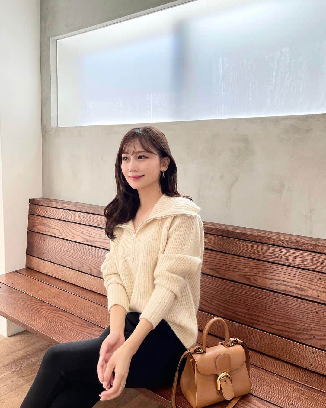 のインスタグラム：「⁡ いよいよ明日、明後日 大阪にてPOPUP STOREがオープンします🤎  ⁡ 秋物の販売はもちろん、 冬物の先行予約も承りますので 是非この機会にご利用ください📋🕊️🌤️ ⁡ 私も下記時間帯にお店に立つ予定です☺️ ♩ ⁡ ⚫︎9/30 10:00-12:00 14:00-16:00 18:00-20:00 ⁡ ⚫︎10/1  11:00-13:00 15:00-18:00 ⁡ 沢山の方にお会いできますように、♡ よろしくお願いします..✨🍂 ⁡ ＿＿＿ ⁡ HALUHIROINE LIMITED POPUP STORE ⁡ 📍阪神梅田本店 4階 コミュニティスタジオ 9/30 10:00 - 20:00 10/1 10:00 - 18:00」