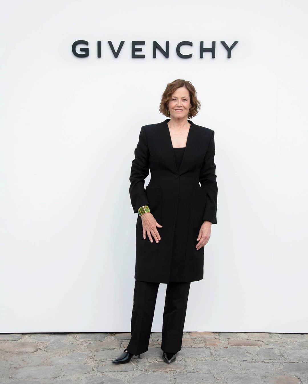 ジバンシィのインスタグラム：「Sigourney Weaver, chinese brand ambassador Esther Yu, Barry Keoghan, Clémence Poésy, Meghann Fahy, Archie Madekwe and Lucy Hale attending the #givenchyss24 womenswear show #givenchyfamily」