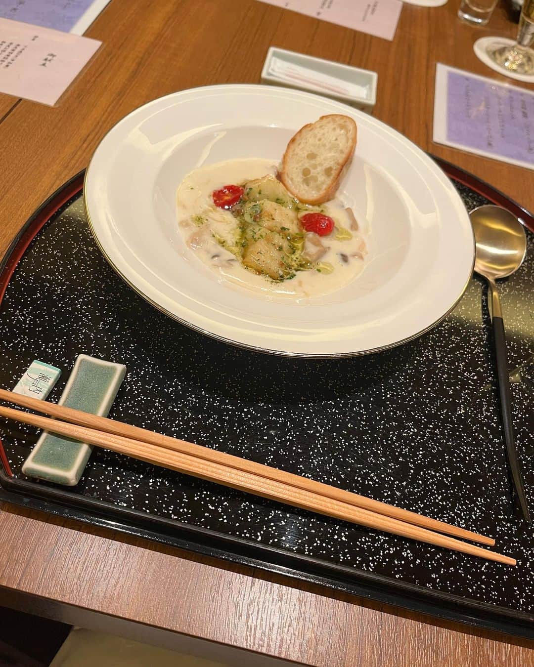 尾崎里紗さんのインスタグラム写真 - (尾崎里紗Instagram)「明日イベントがあり広島入り🍁 とても美味しいご飯をご馳走になり、楽しい時間でした！ ⁡ 明日、広島の方々とお会いできるのを楽しみにしています😊 ⁡ ⁡ ⁡」9月29日 21時33分 - risaozaki410