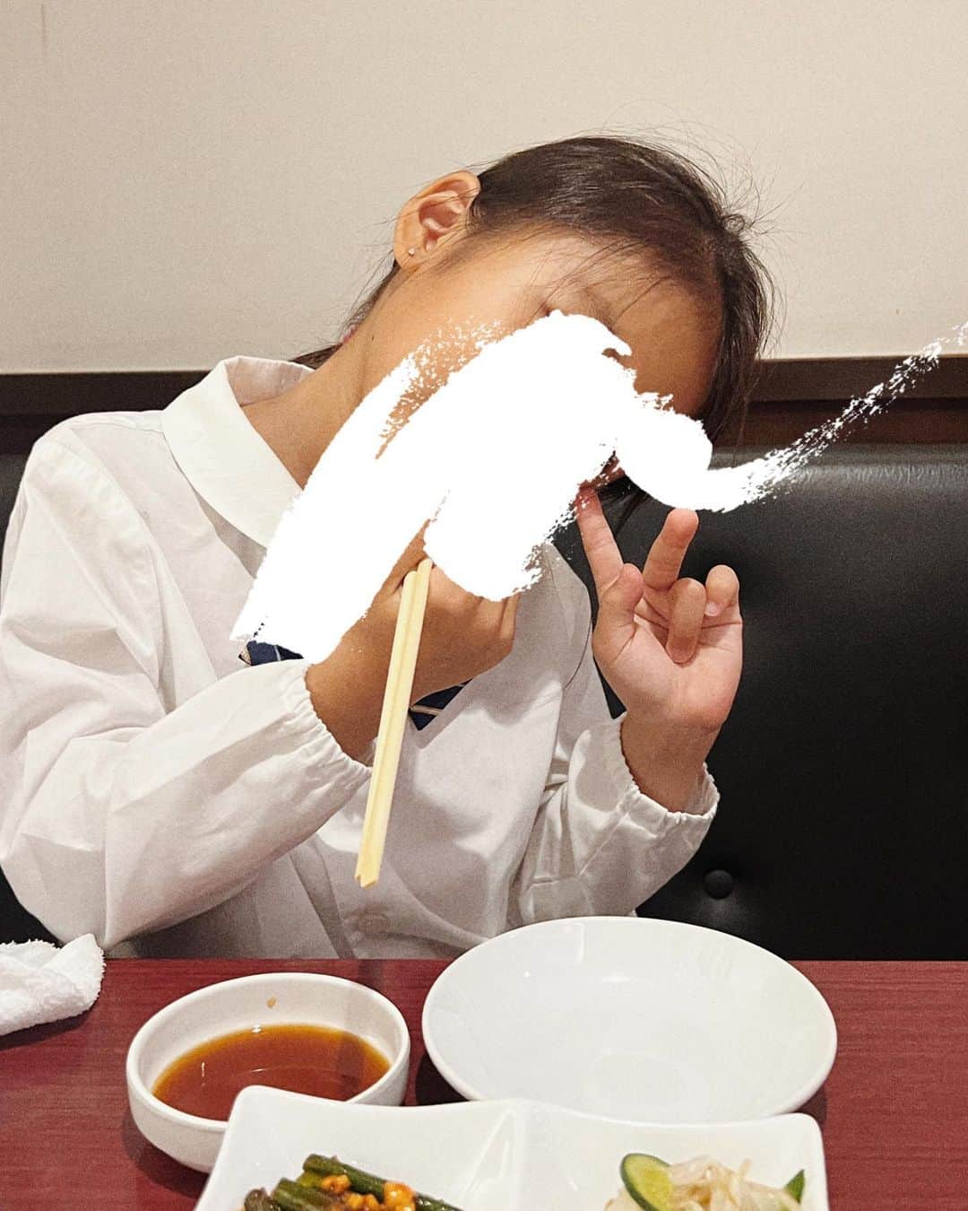 北岡伸多朗のインスタグラム：「. 学校帰りに行きつけの韓国料理屋さんに夕飯食べにきて、第一声が生きたタコ（サンナッチのこと）食べたいという娘🤣🤣🤣  タコ🐙どんだけ好きやねんwww」