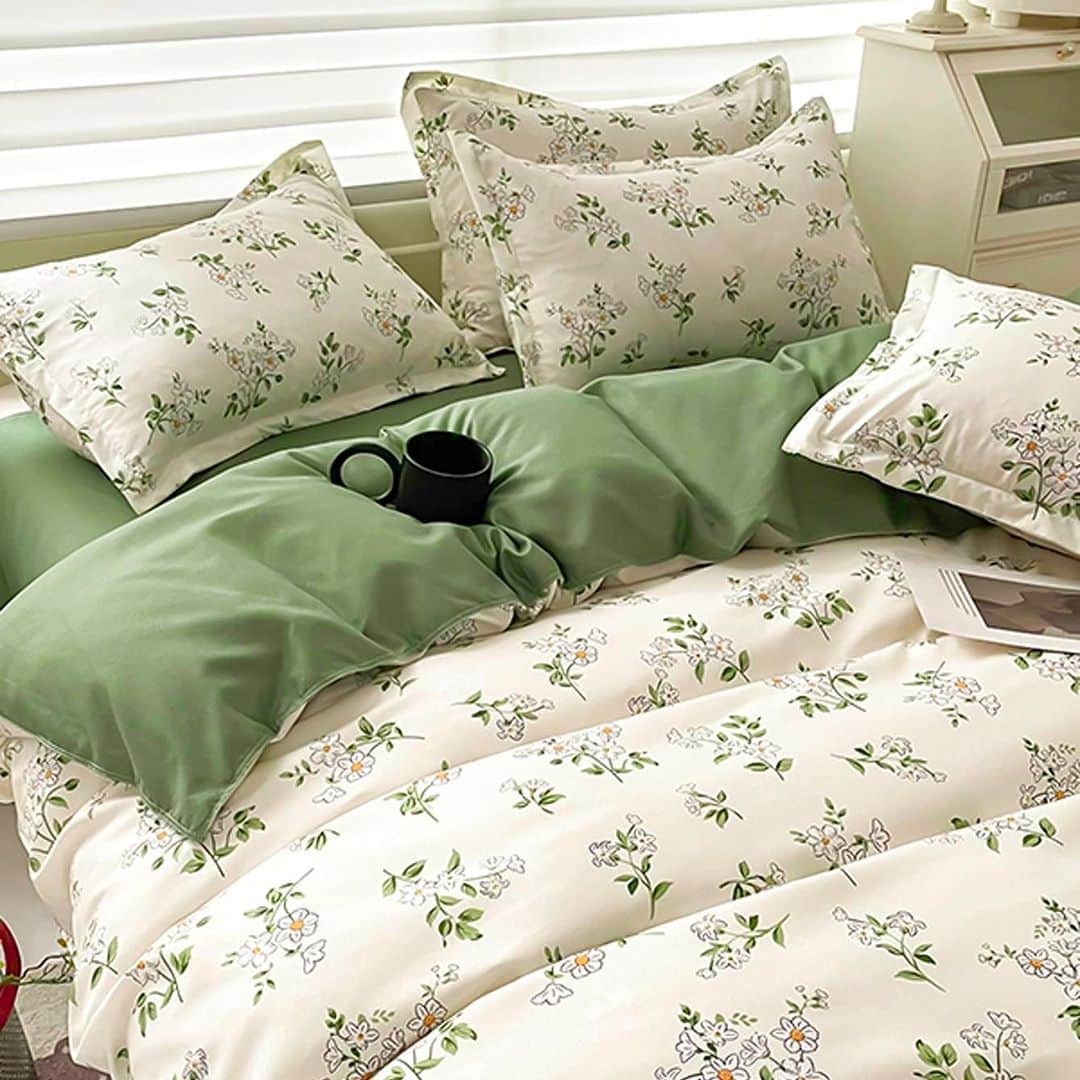 SHEINのインスタグラム：「'Tis the SZN to snuggle! 🛌😴 Pick the comfy-cool bedding that's getting you AUTUMNatically cozy 👇  🔎21683802 14837412 16822857 8534017 18375463 16437965  #SHEIN #SHEINforAll #SHEINstyle #fashion #chic」