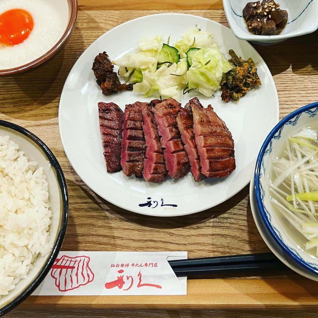 上杉洋史のインスタグラム：「Enjoying a delightful dinner in Sendai. #sendai #rikyu #gyutan #beeftongue」