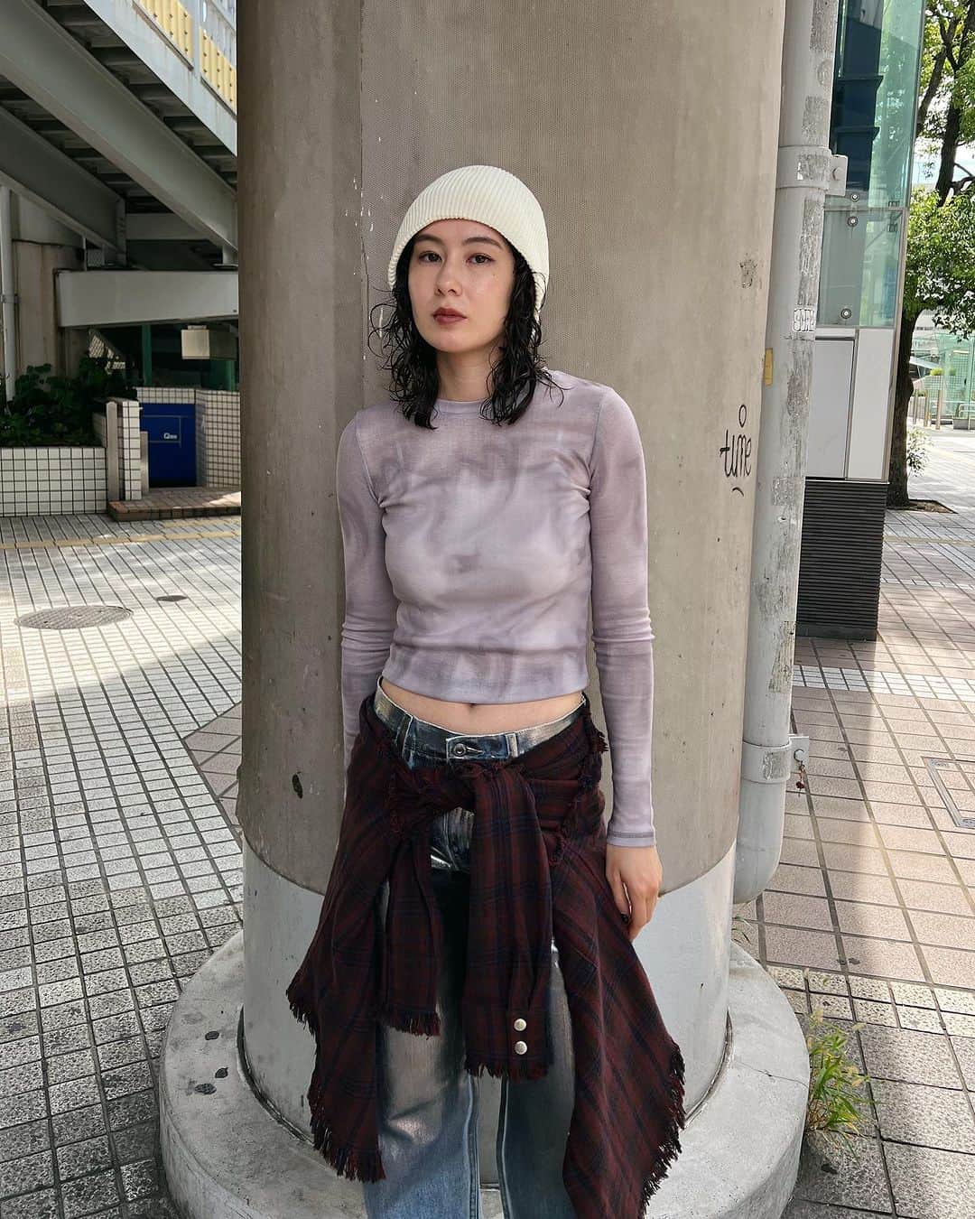MOUSSY SNAPさんのインスタグラム写真 - (MOUSSY SNAPInstagram)「#MOUSSYSNAP @lis_a0824 173cm  ・SHEER LONG TEE(010GAQ80-5420) ・CHECK LOOSE SHIRT(010GAS30-5680) ・FOIL PRINT 90S LOWRISE STRAIGHT(010GAS11-5230) ・LOOSE KNIT BEANIE(010GA750-6650) ・CHUNKY SLIP ON SHOES(010GAS52-6180) 全国のMOUSSY店舗／SHEL'TTER WEBSTORE／ZOZOTOWNにて発売中。  #MOUSSY #MOUSSYJEANS」9月29日 21時31分 - moussysnap