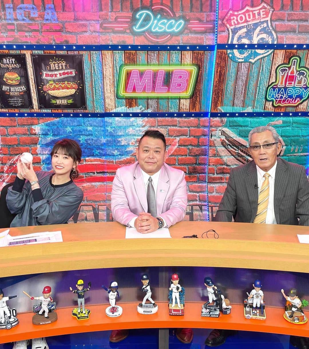 津田麻莉奈のインスタグラム：「＼＼✨⚾️MLBイッキ見！⚾️ ✨／／  今夜22:00-22:45 J SPORTS(@jsports_yakyu ) 「MLBイッキ見！」  ゲストは#森繁和さん ✨ コメンテーターは#AKI猪瀬さん ✨ MC津田麻莉奈です！  イッキ見は毎週BS無料放送👍 来週からいよいよポストシーズンです！ ぜひご覧ください！  リモコンのBSボタン 　↓ J SPORTS 1 　↓ イッキ見！  衣装 @c_fsf  @facesansfard  　 イッキ見！が終わってから 夜中になりますがちょっとだけゲーム配信する予定です💪 まだ起きてるよーという方はよかったら遊びに来てね🥹  #MLB  #JSPORTS #野球好き #メジャーリーグ #MLBイッキ見 #majorleaguebaseball #baseball  #まりなる #津田麻莉奈」