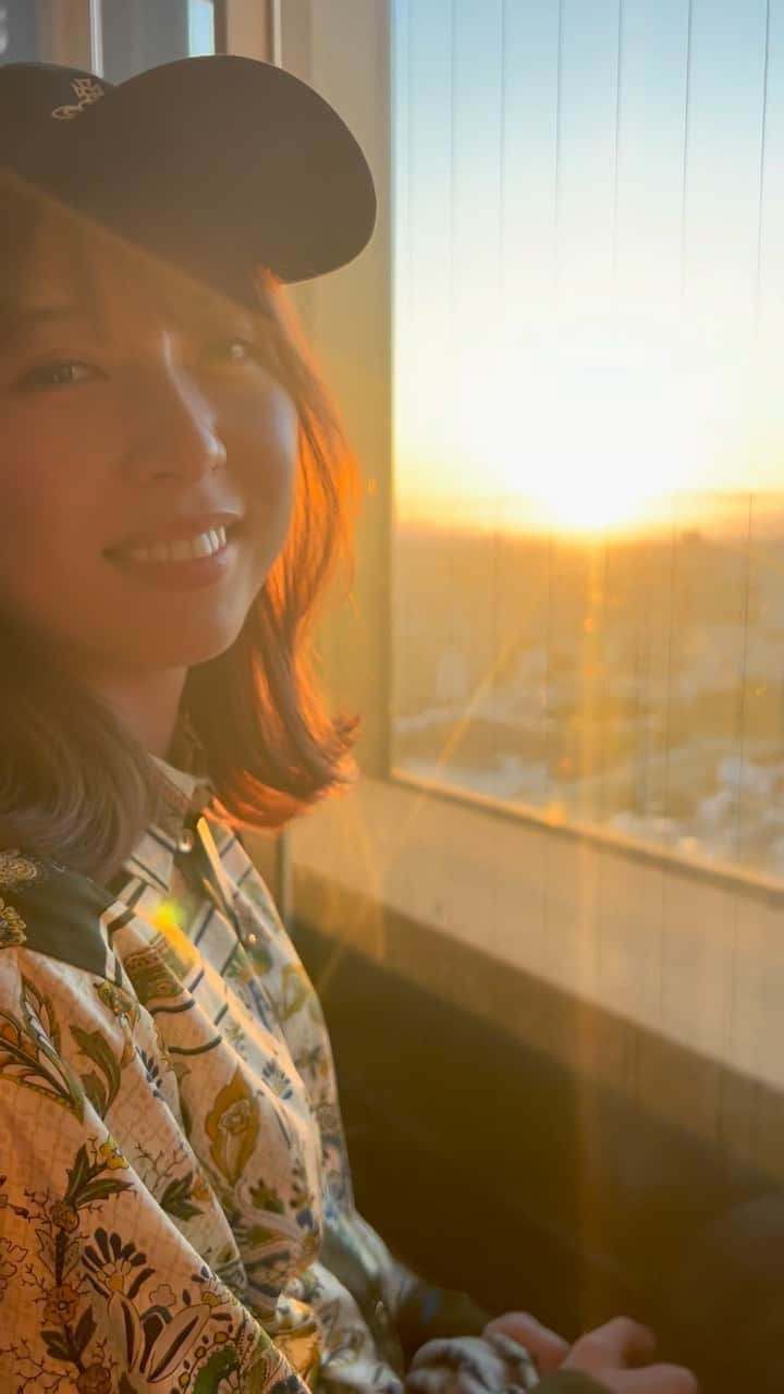 あおいれなのインスタグラム：「夕日とれなぱん。エモいですか？🌇🧡🫧」