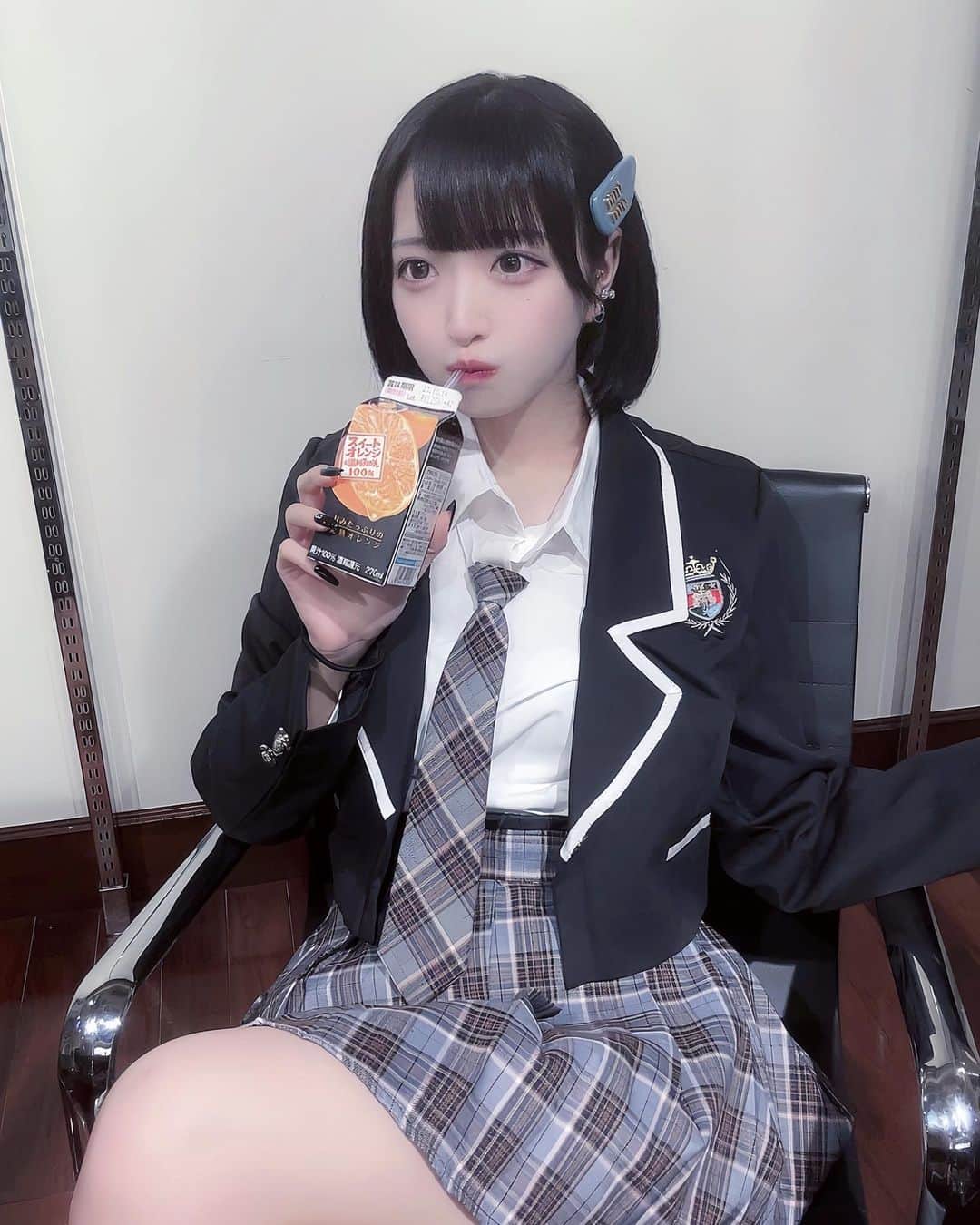 相笠萌のインスタグラム：「焼きそばパンかってきて」