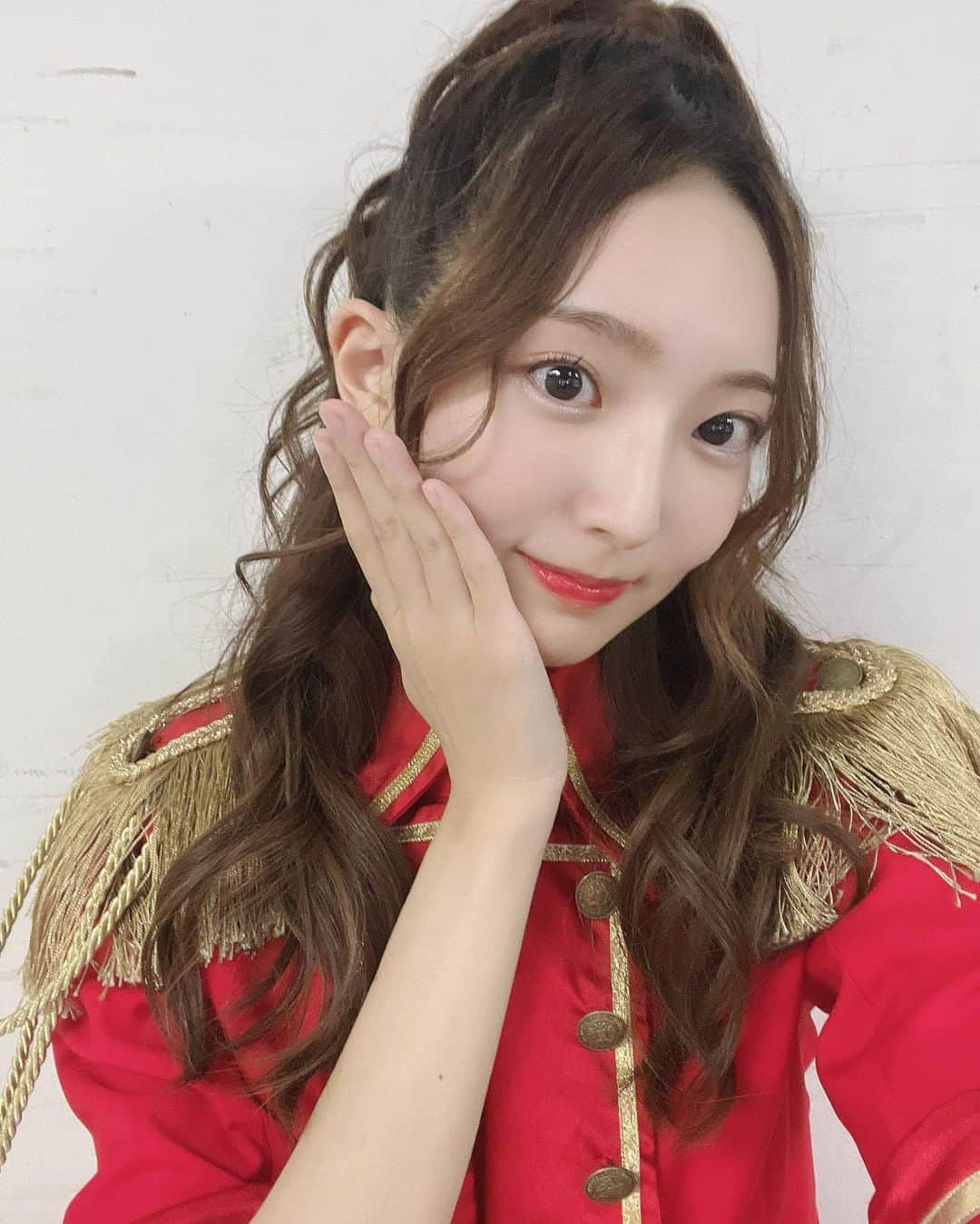 藤本冬香のインスタグラム：「SKEで初めてのリクアワ🎤🎵  ありがとうございました！  明日も明後日もあります！🥰  とりあえず明日も楽しもうー！ よろしくお願いします✨  #リクエストアワー  #リクアワ  #コンサート #ライブ #兆し #アイドル #衣装」