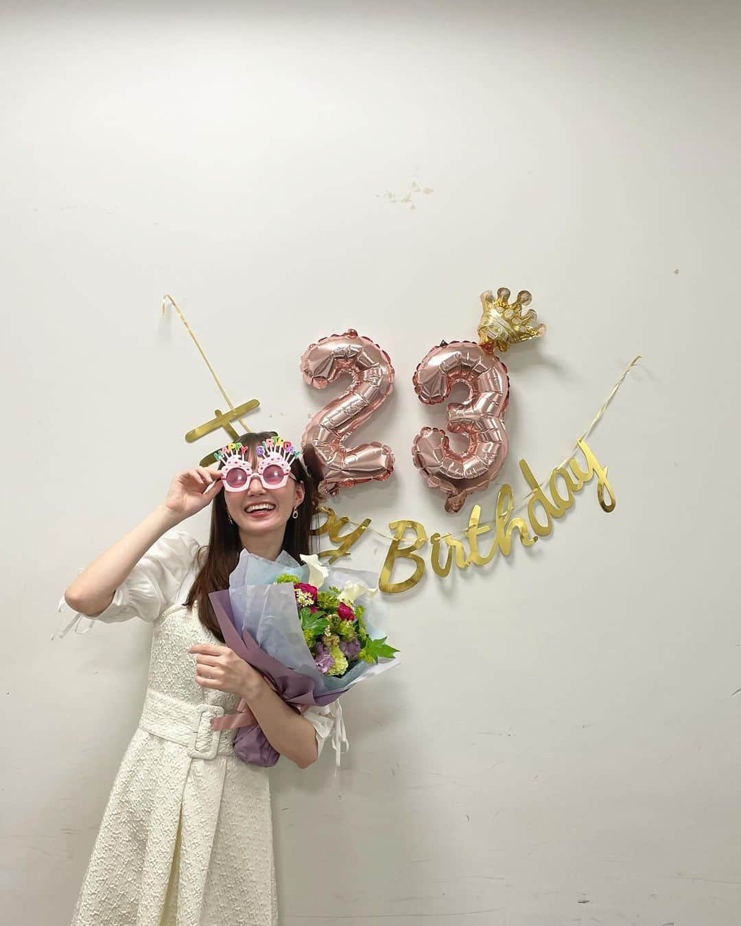 マーシュ彩さんのインスタグラム写真 - (マーシュ彩Instagram)「今日で23歳になりました！ いつもいつもありがとうございます☺︎ 23歳頑張るぞーー。 来週も朝は「ZIP!」でお会いしましょう！」9月29日 21時38分 - ayamarshofficial