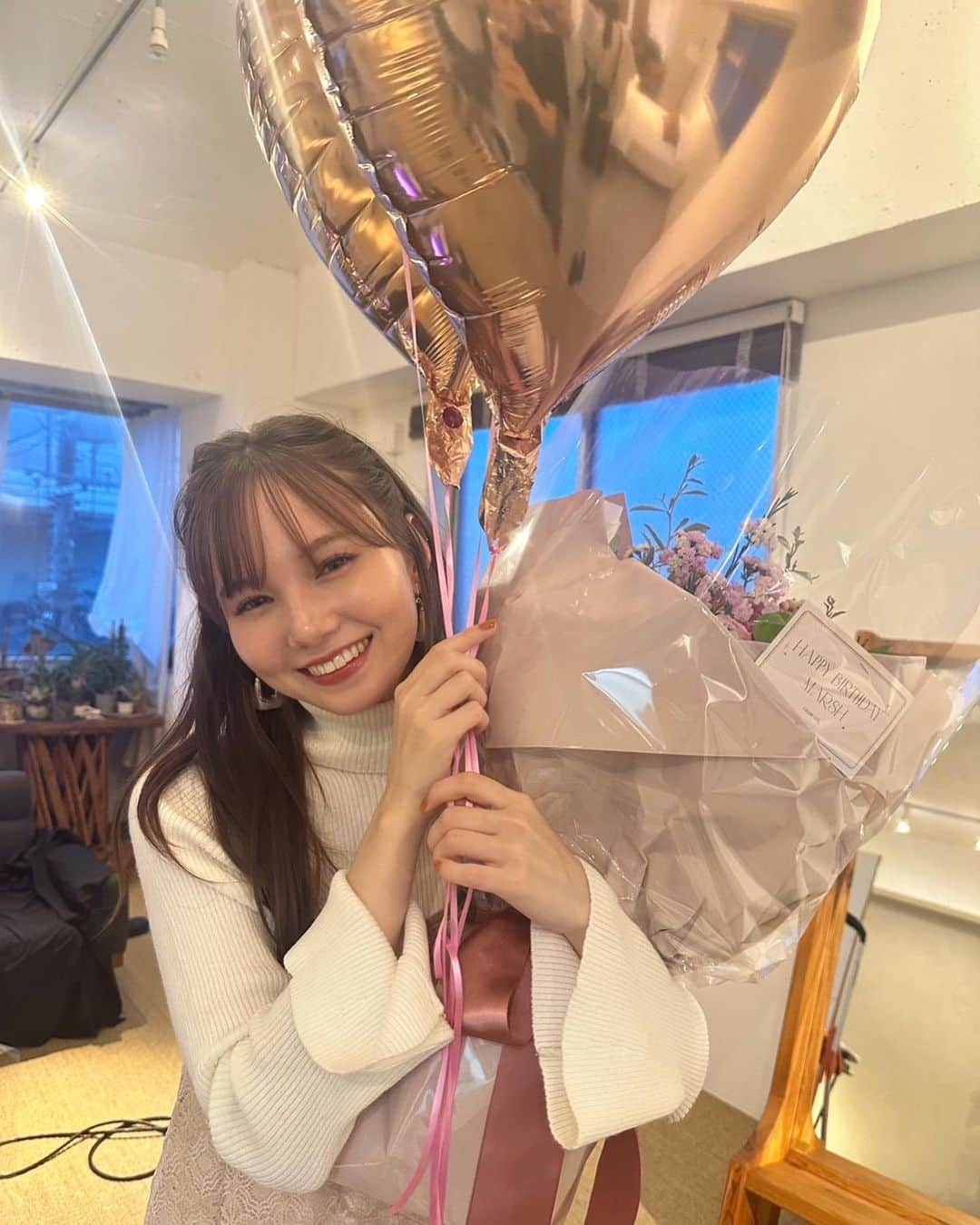 マーシュ彩さんのインスタグラム写真 - (マーシュ彩Instagram)「今日で23歳になりました！ いつもいつもありがとうございます☺︎ 23歳頑張るぞーー。 来週も朝は「ZIP!」でお会いしましょう！」9月29日 21時38分 - ayamarshofficial