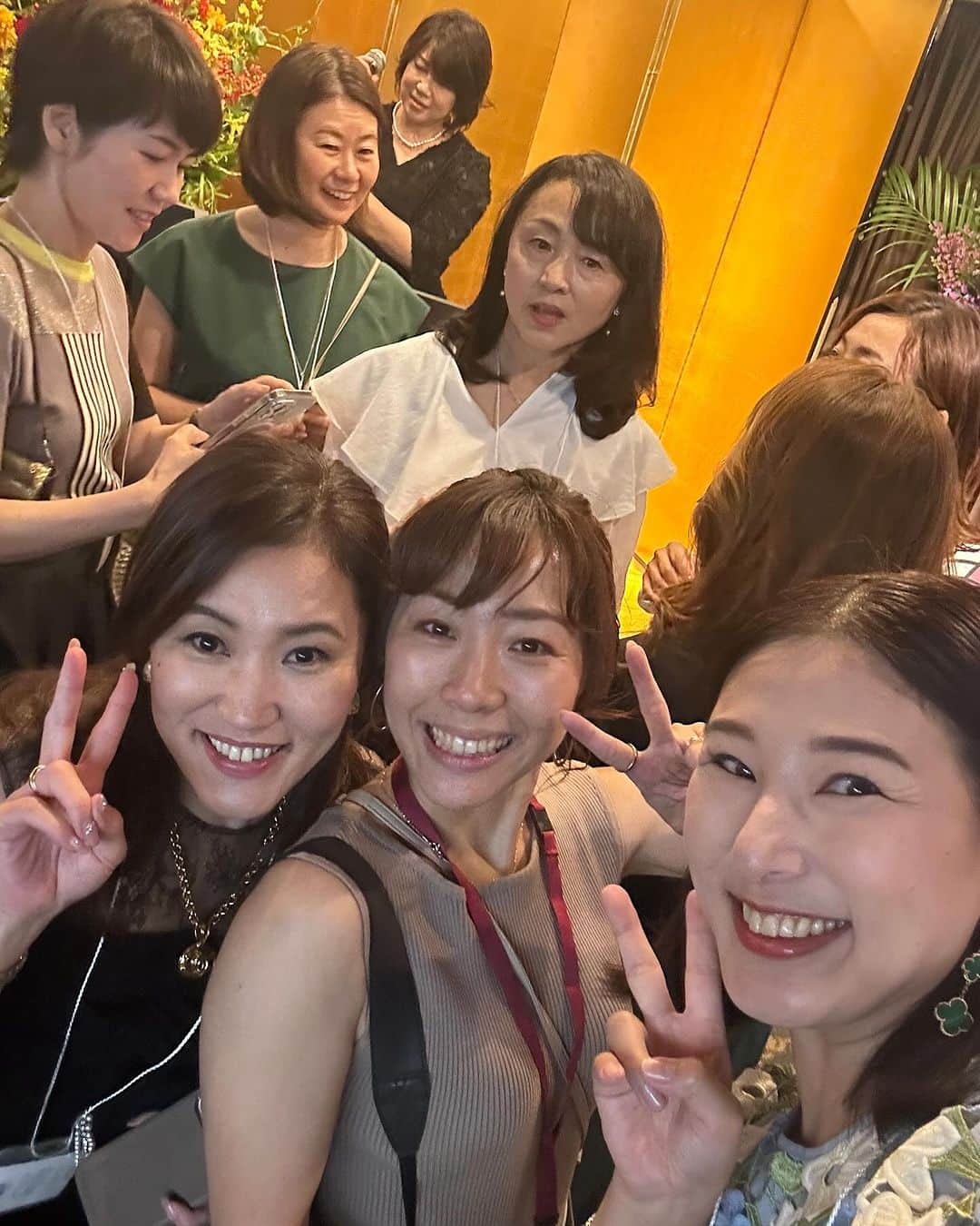 西口理恵子さんのインスタグラム写真 - (西口理恵子Instagram)「. 今日は待ちに待った整理収納アドバイザーの集まり #整理収納フェスティバル ❤️ 10年以上のお仲間が多くて 同窓会のようでした❤️ . 1枚目　会場の様子！ 2枚目　我らが澤先生☺️ 3枚目　整理収納アドバイザーのルーツをお話しくださいました。生み出してくださりありがとうございました！ 4枚目　いつもお馴染み❤️ 角一まりこさん　@kakuichi_mariko ❤️ 吉川永里子ちゃん　@erico.rm ❤️ 5枚目　整理収納アドバイザー2級優秀講師の3名で❤️ 左　阿部さん　@shizuko.abe  右　中村さん　@masumi.nakamura.smile  お会いできてうれしかったです❣️ 6枚目　愛知といえばゆみさん❤️ なかなか会えなかったので嬉しい❣️ @yumi.ohhara  7枚目　いつも大変お世話になっているブラザー様 @brother_japan_official  私が愛用しているラベルライター　ピータッチキューブのアカウントを開設されたそう❤️色んな使い方をご紹介されてます！ @brother_ptouch_japan  8枚目 大野里美さん❤️コジマジックさんのスタッフをされていて大ベテランです！ 9枚目　大熊干賀さん❤️ @kurashi_style ほぼ同じ時期からのお仲間❤️ 10枚目　二次会は企業内整理収納マネージャー認定講師の皆様と❤️」9月29日 21時46分 - rieko_nishiguchi