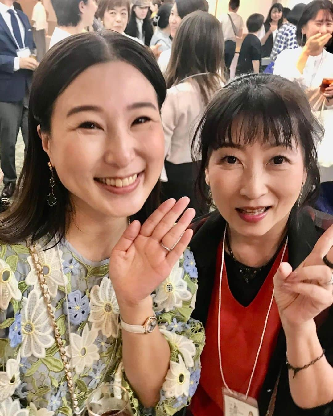 西口理恵子さんのインスタグラム写真 - (西口理恵子Instagram)「. 今日は待ちに待った整理収納アドバイザーの集まり #整理収納フェスティバル ❤️ 10年以上のお仲間が多くて 同窓会のようでした❤️ . 1枚目　会場の様子！ 2枚目　我らが澤先生☺️ 3枚目　整理収納アドバイザーのルーツをお話しくださいました。生み出してくださりありがとうございました！ 4枚目　いつもお馴染み❤️ 角一まりこさん　@kakuichi_mariko ❤️ 吉川永里子ちゃん　@erico.rm ❤️ 5枚目　整理収納アドバイザー2級優秀講師の3名で❤️ 左　阿部さん　@shizuko.abe  右　中村さん　@masumi.nakamura.smile  お会いできてうれしかったです❣️ 6枚目　愛知といえばゆみさん❤️ なかなか会えなかったので嬉しい❣️ @yumi.ohhara  7枚目　いつも大変お世話になっているブラザー様 @brother_japan_official  私が愛用しているラベルライター　ピータッチキューブのアカウントを開設されたそう❤️色んな使い方をご紹介されてます！ @brother_ptouch_japan  8枚目 大野里美さん❤️コジマジックさんのスタッフをされていて大ベテランです！ 9枚目　大熊干賀さん❤️ @kurashi_style ほぼ同じ時期からのお仲間❤️ 10枚目　二次会は企業内整理収納マネージャー認定講師の皆様と❤️」9月29日 21時46分 - rieko_nishiguchi