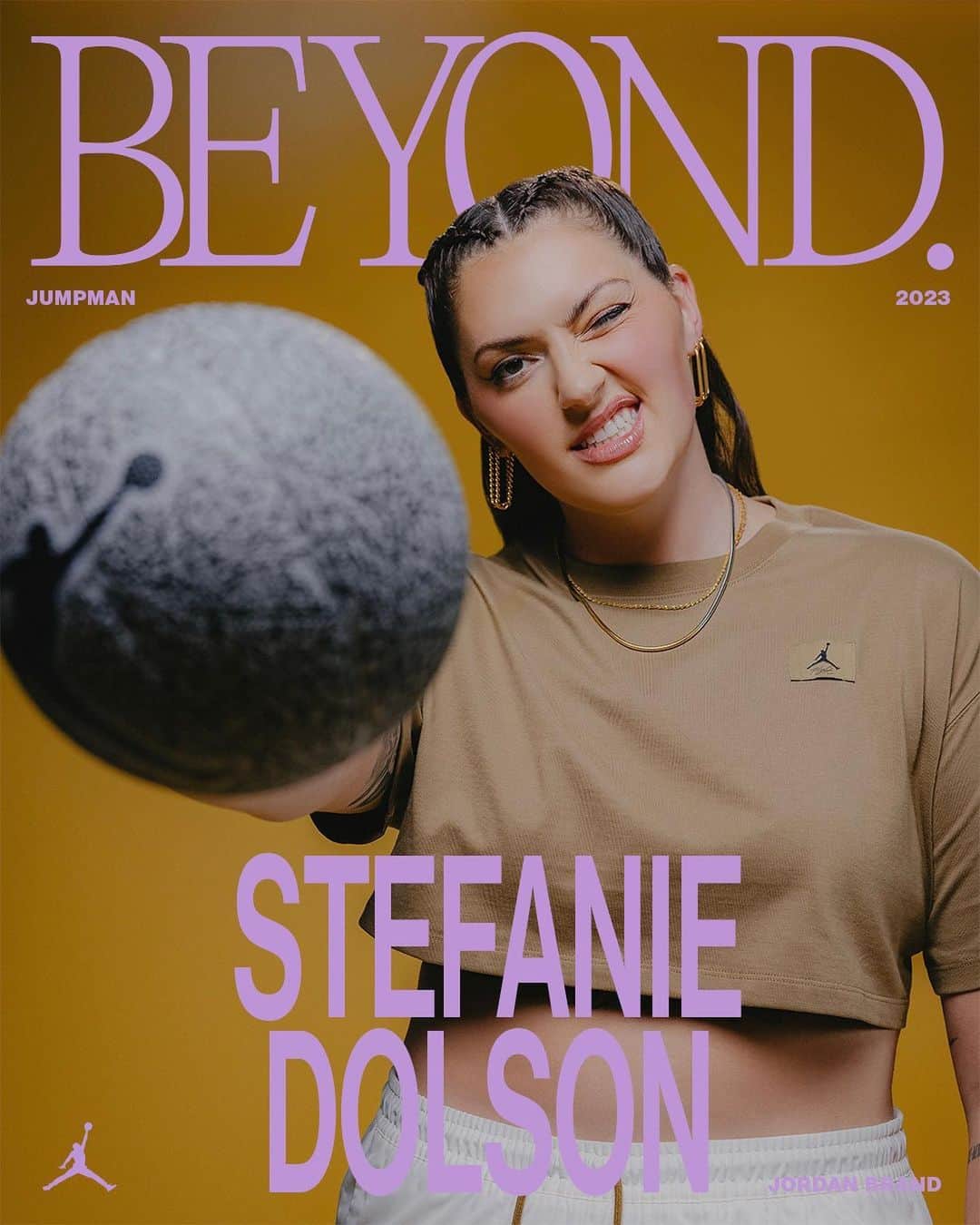 Jordanのインスタグラム：「Big dreams, big energy, big things to come.  The dominant center adds the title of Jordan Family member to her star studded resume. Welcome to the Family, @bigmamastef.」