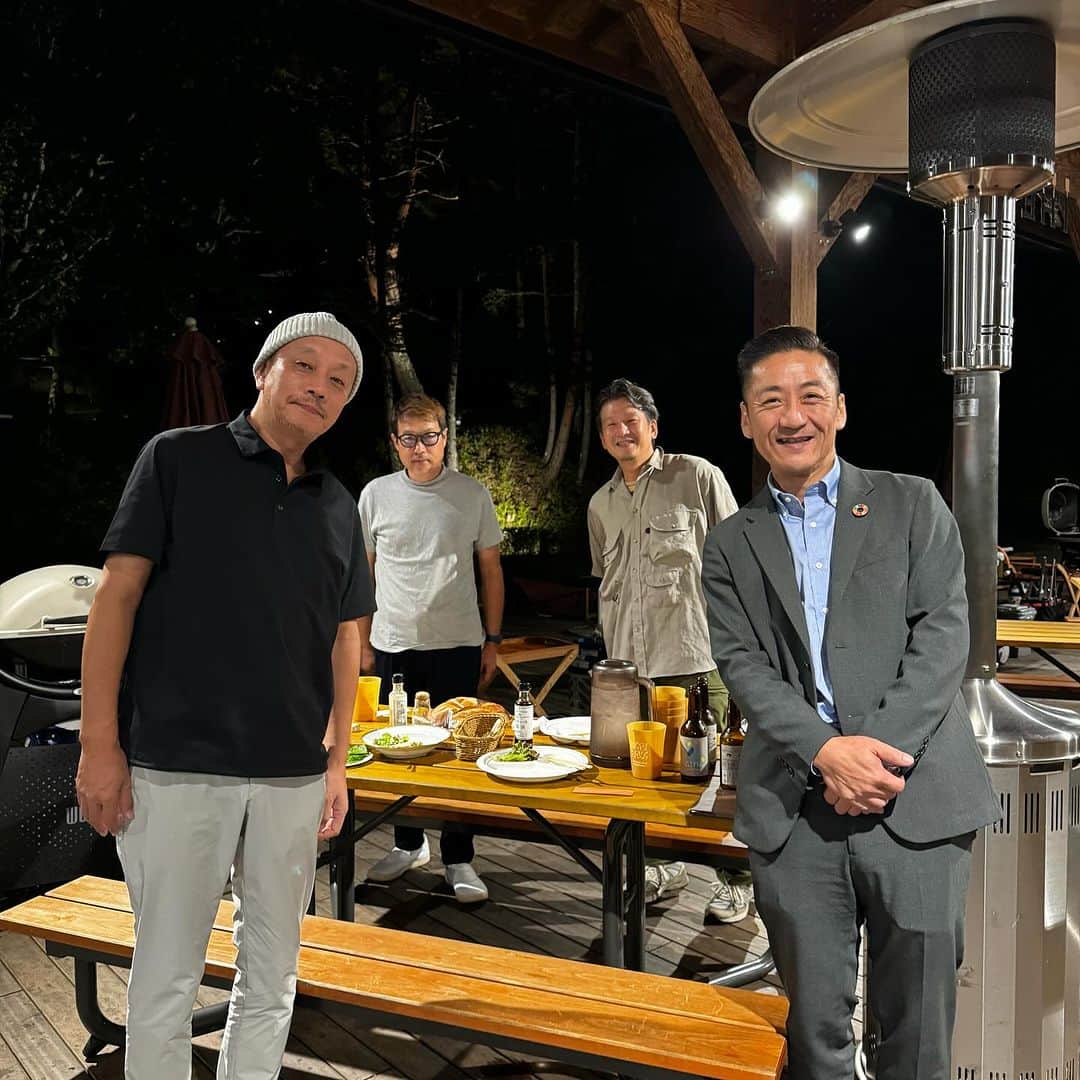 土井地博さんのインスタグラム写真 - (土井地博Instagram)「仕事で長野県茅野市の蓼科高原にある総合リゾート施設「東急リゾートタウン蓼科」へ。 @morigurashi.tateshina  @tateshina_tokyu_hotel   広大な土地でもりぐらし(森暮らし)が体験出来るこの場所は日本の高原リゾートをダイナミックに感じる事が出来る場所。 軽井沢や那須とは違う伝統と格式、またそこに新たなアイデアやデザインが施される新感覚がある空間。  #長野 #蓼科 #東急リゾート #もりぐらし #morigurashi」9月29日 21時55分 - hiroshi_doiji