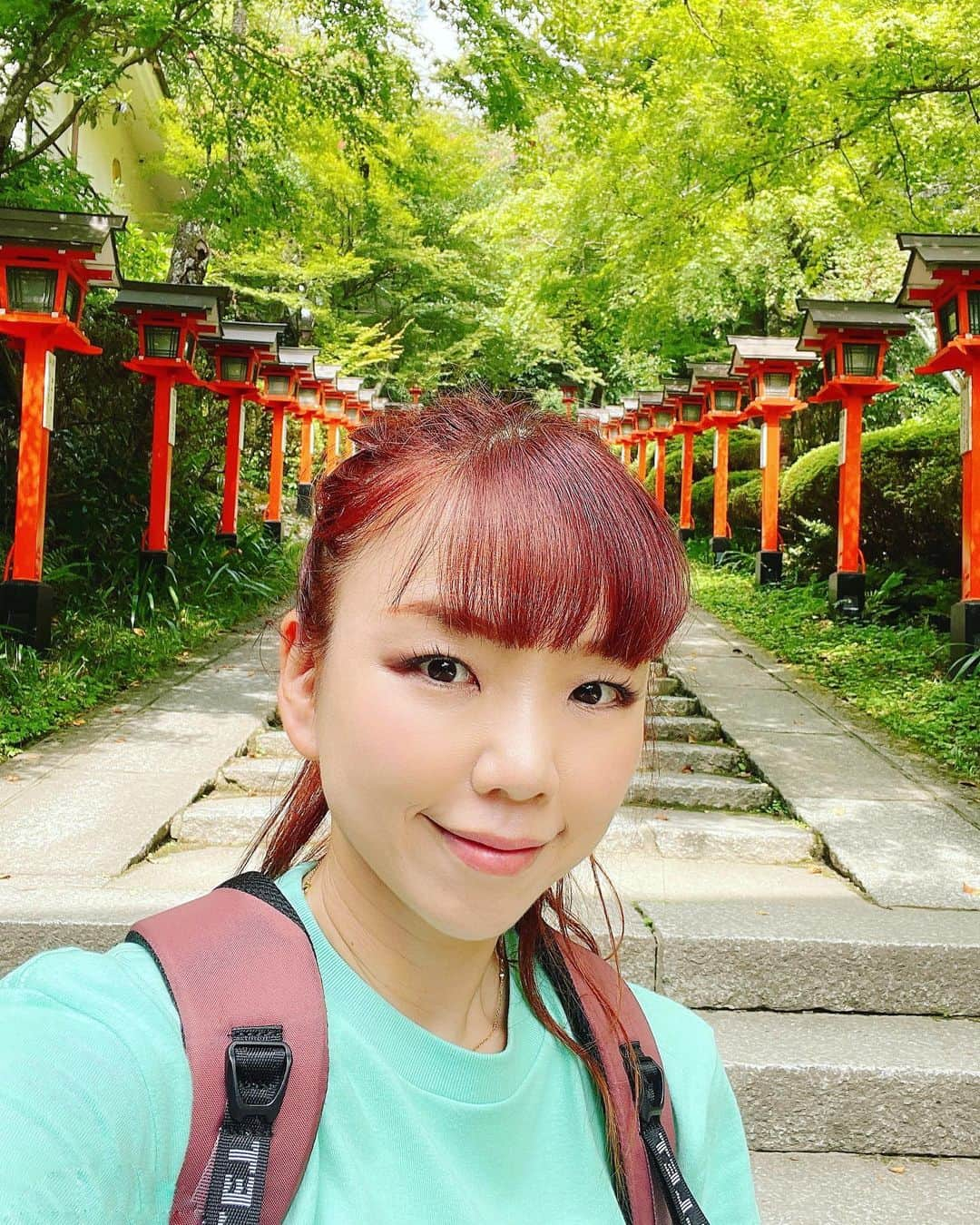 ひぐちしょうこさんのインスタグラム写真 - (ひぐちしょうこInstagram)「京都旅、2日目は鞍馬寺へ。  鞍馬寺は大好きで、もう5回は来てるかな。 少し久しぶりの鞍馬寺、やっぱりとっても素晴らしい気が満ち満ちていました✨✨✨  最近お香にはまっているので、鞍馬寺でも白檀のお香、沈香のお香、塗香に清め杉も購入してご満悦。  本堂にお参り後は山を登って奥の院 魔王殿へ。 お祈りしたり、美味しいおにぎりを食べたりして。ゆっくり場のエネルギーを吸収してきました☺️  そのまま山をおりて、貴船神社へ。 奥宮まで行ってお参りしてきました⛩️✨  9月とはいえ、京都はとても暑くて。 今年一番汗かいたかも🤗　 気持ちの良い一日でした✨  #temple  #shrine #神社#japan #japan_art_photography  #japantravel #travel #お寺 #お寺巡り #京都 #旅行」9月29日 21時55分 - higuchishoko