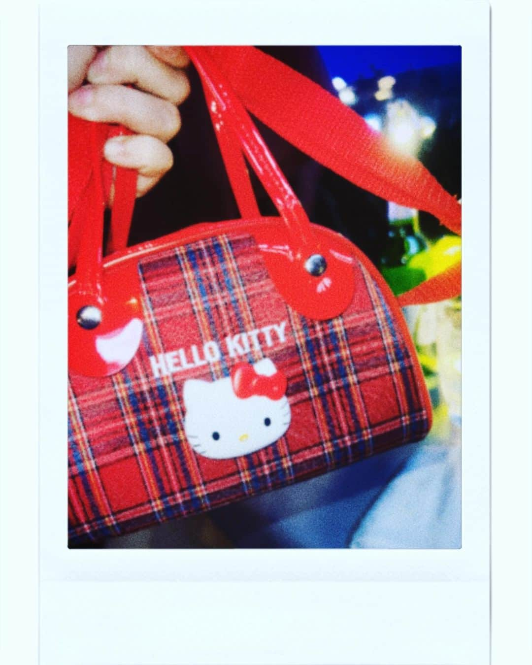 仮面ライアー217のインスタグラム：「空港でみつけたキティちゃんバッグかわいい~🐈🎀  #hellokitty」