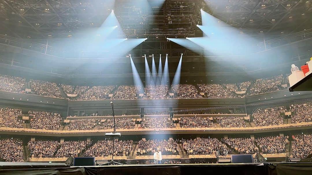 北川悠仁のインスタグラム：「YUZU SPECIAL LIVE 2023 HIBIKI in K-Arena Yokohama  #Kアリーナ横浜 こけら落としました。超満員、2万人のゆずっこと共に忘れられない時間を過ごせました。本当にありがとう。改めて、開業おめでとうございます。  さあ、次はDAY2  RED×ALL STARS‼︎ 明日も頑張るぞ！！  #Kアリーナ横浜こけら落とし #YUZU_HIBIKI_DAY1」