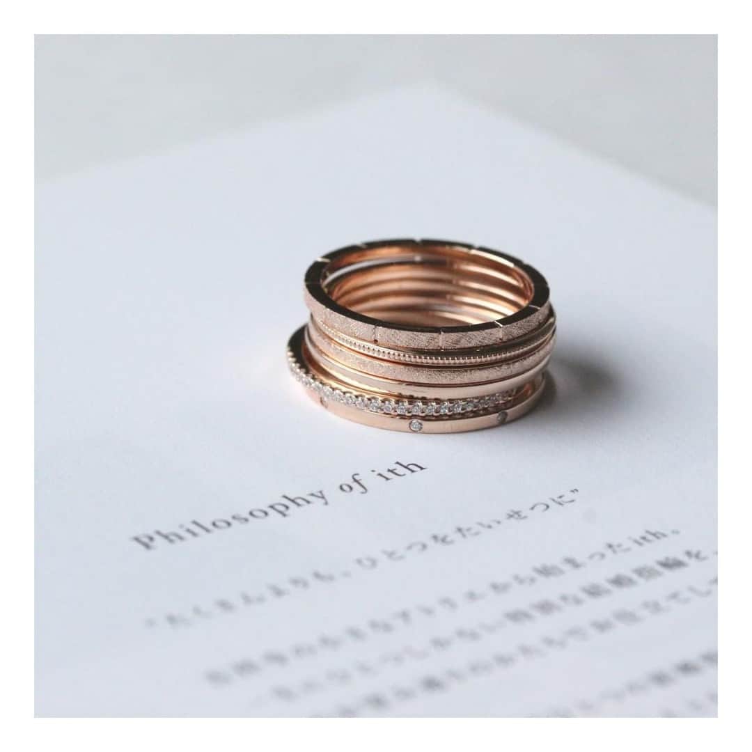 ith / イズ オーダメイド結婚指輪さんのインスタグラム写真 - (ith / イズ オーダメイド結婚指輪Instagram)「ithがお仕立てする重ね着けリング《カミーノ》シリーズ。  @ith_jewelry の《カミーノ》 細身の幅でピンクゴールドの色味も大人ぽい仕上がりに。 もちろんお手持ちの指輪との重ね着けもできます。  愛用の指輪をこれからも大切に着用したい方。 アクセントがほしい方にぴったりです。  ***********************************  ⧉ ith 公式WEB @ith_marriage アカウントTOPへ 　 ☞ プロフィールURLをタップ  ⧉ 暮らしに寄り添うジュエリー ith online store ☞ @ith_jewelry  ***********************************  #結婚指輪 #マリッジリング #婚約指輪 #エンゲージリング #カスタマイズ #オーダーメイド #オーダーメイドリング #手仕事 #結婚指輪オーダー #アトリエ #ネックレス #記念 #プラチナ #ジュエリー #イエローゴールド #ピンクゴールド」9月29日 22時00分 - ith_marriage