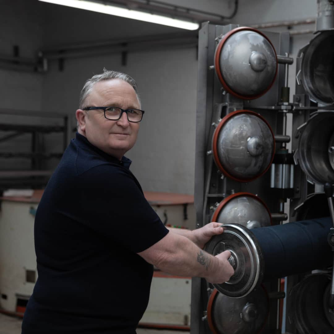 ジョンスメドレーのインスタグラム：「Meet the Maker.  Our Friday series continues where we introduce you to the incredible craftspeople making your John Smedley garments.  Ian is the package dye and wash house supervisor. He has worked here for thirty-eight years.  In his words: " We dye the yarns to a standard and shade, and when everything is good, we pass these onto the knitters to knit. I take great pride in everything I do because every part of my job goes towards the end product. It's the job satisfaction of knowing that the yarn I dye creates a garment that is worn around the world. And that is something to be proud of."  #johnsmedley #johnsmedleyknitwear #meetthemaker #factoryfriday #craftsmanship #knitwear #luxuryknitwear #madeinengland #derbyshiremill #knitwearmaker #qualityknitwear #modernknitwear #classicknitwear #behindthescenes #imakeyourclothes」