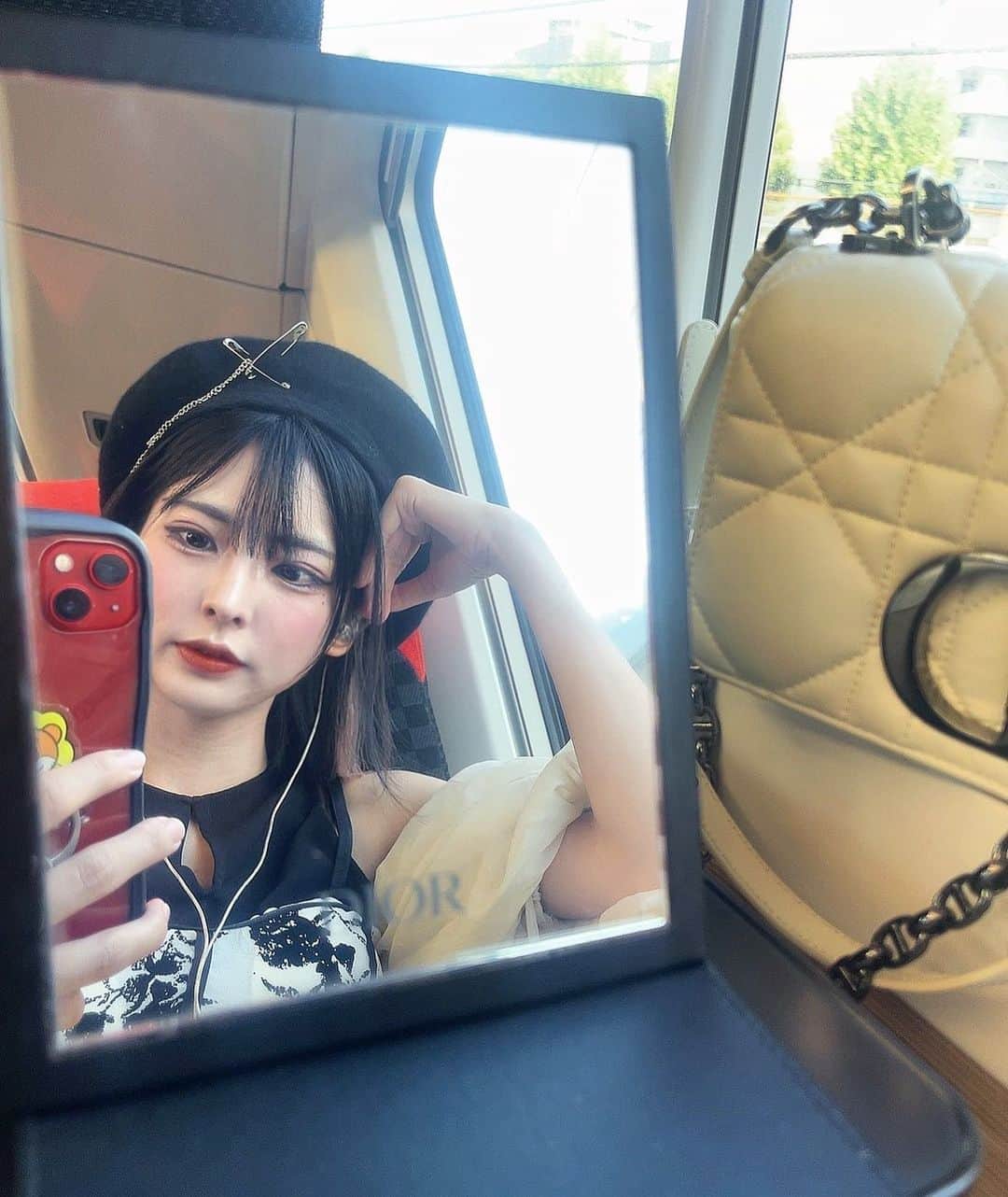 のインスタグラム：「1年で最も月が綺麗な日ですって - ̗̀☾⋆ ̖́-」