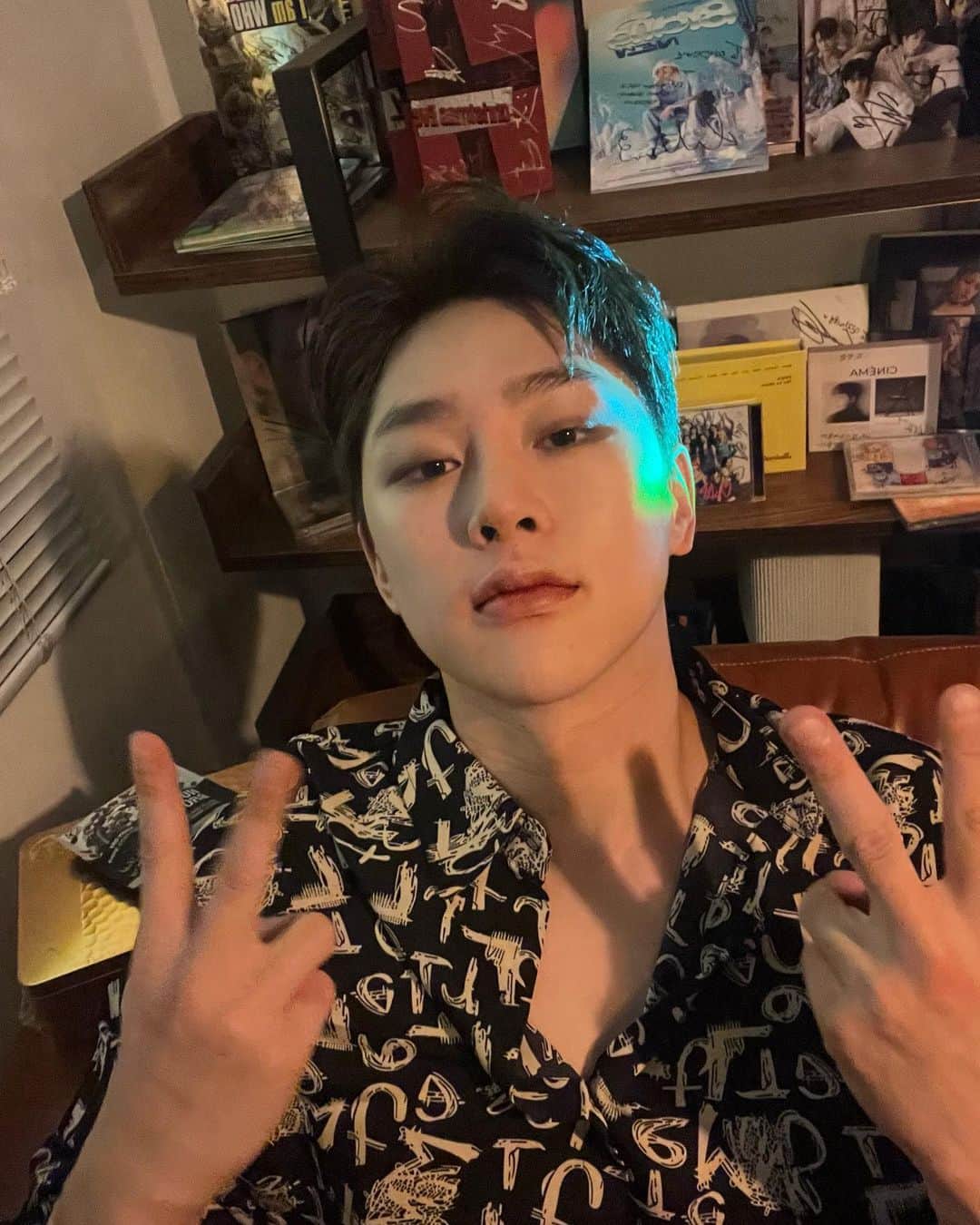 クォン・ヒョンビンさんのインスタグラム写真 - (クォン・ヒョンビンInstagram)「셀카 자주 못 찍어서 미안해….」9月29日 22時10分 - komurola