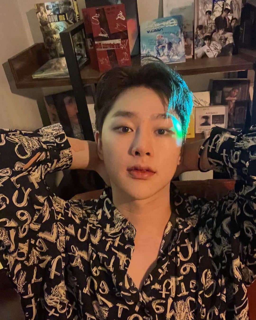 クォン・ヒョンビンさんのインスタグラム写真 - (クォン・ヒョンビンInstagram)「셀카 자주 못 찍어서 미안해….」9月29日 22時10分 - komurola