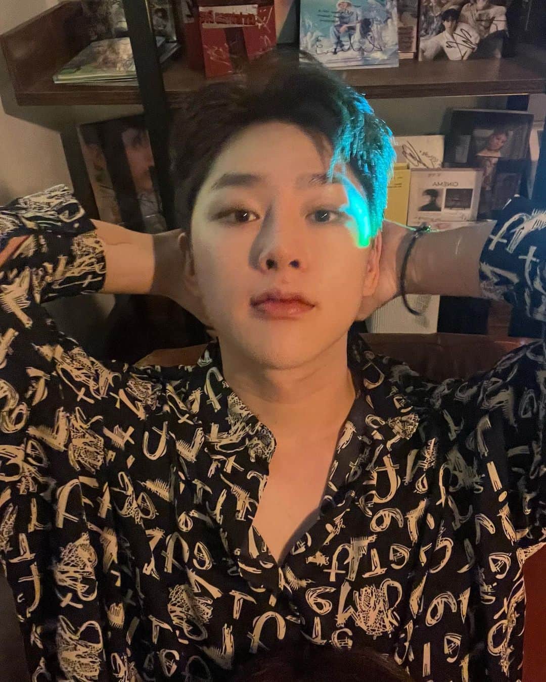 クォン・ヒョンビンさんのインスタグラム写真 - (クォン・ヒョンビンInstagram)「셀카 자주 못 찍어서 미안해….」9月29日 22時10分 - komurola