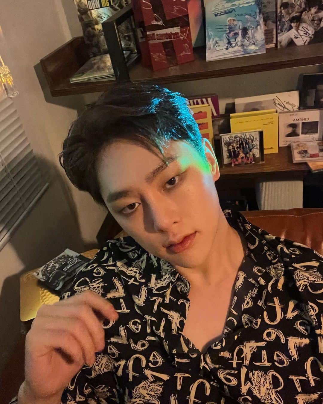 クォン・ヒョンビンさんのインスタグラム写真 - (クォン・ヒョンビンInstagram)「셀카 자주 못 찍어서 미안해….」9月29日 22時10分 - komurola