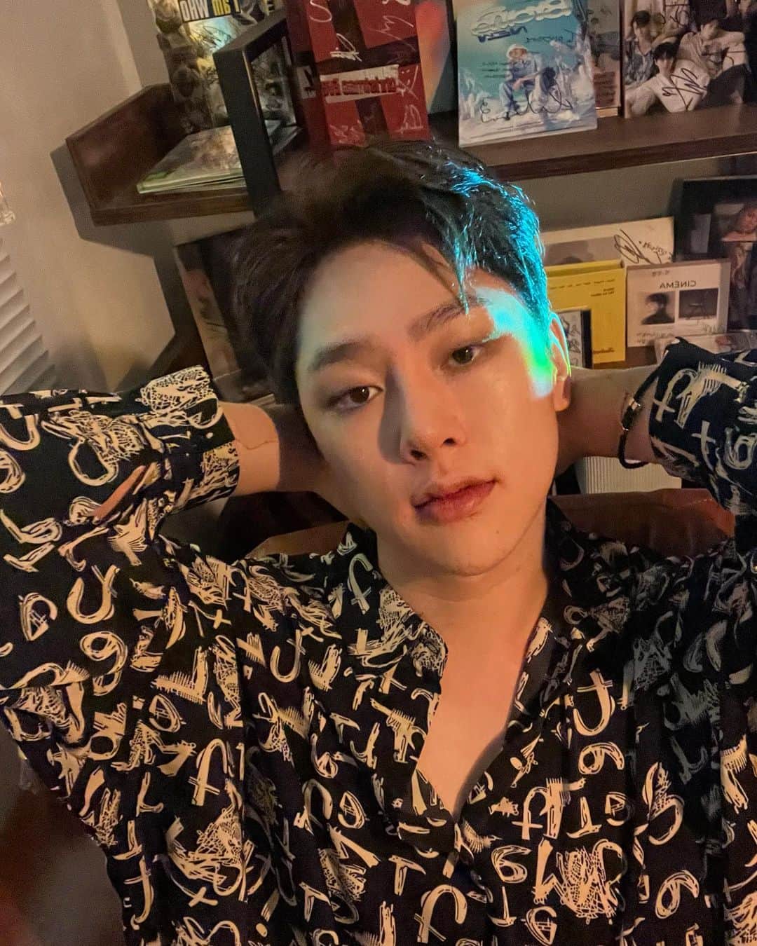クォン・ヒョンビンさんのインスタグラム写真 - (クォン・ヒョンビンInstagram)「셀카 자주 못 찍어서 미안해….」9月29日 22時10分 - komurola