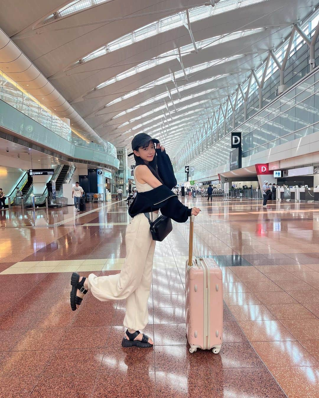 島袋香菜さんのインスタグラム写真 - (島袋香菜Instagram)「しばらく沖縄いってきます✈️♡」9月29日 22時10分 - _kanaloco_