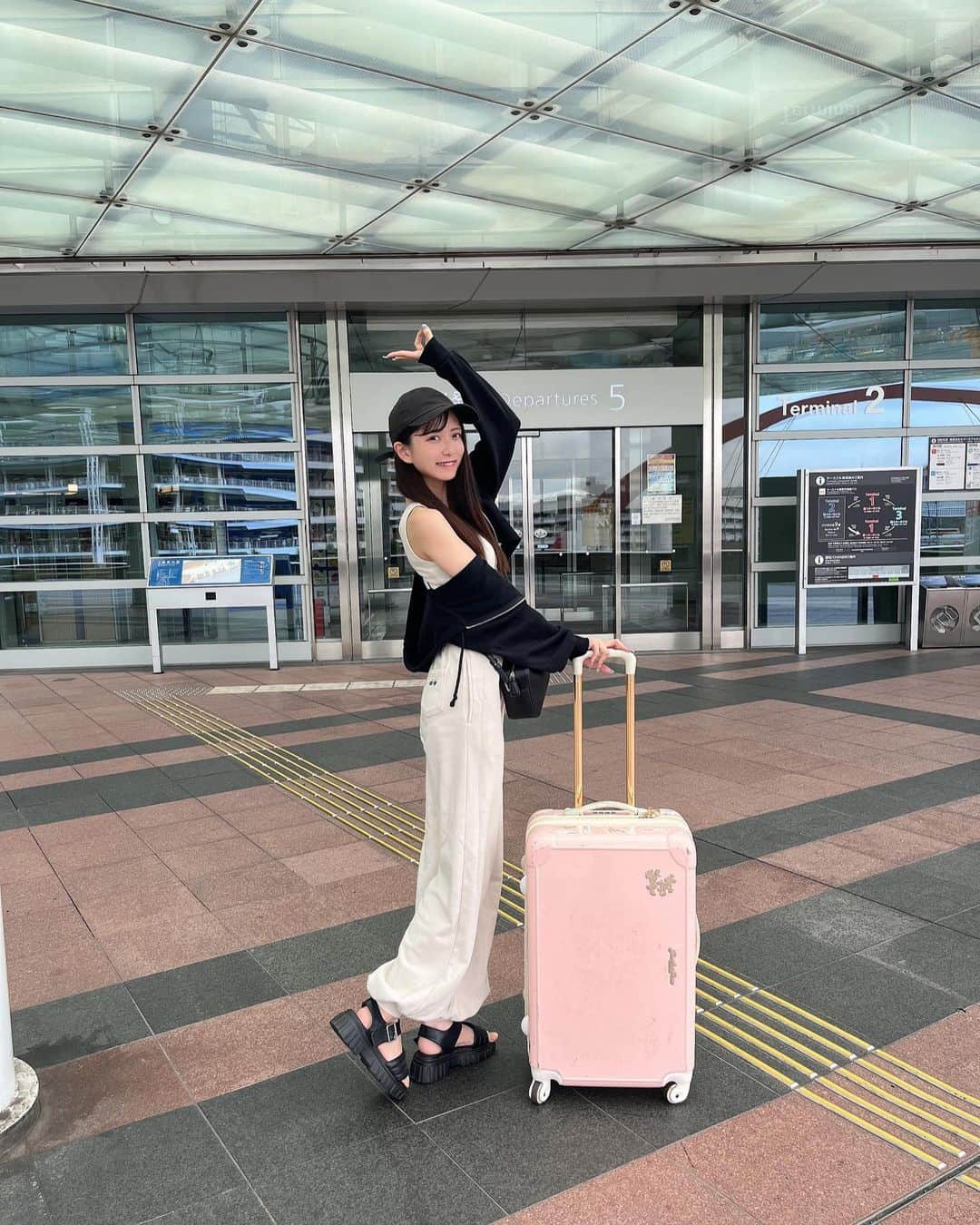 島袋香菜のインスタグラム：「しばらく沖縄いってきます✈️♡」