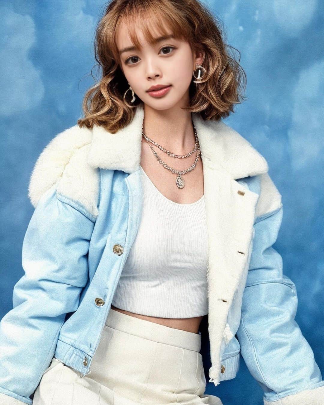 板橋瑠美さんのインスタグラム写真 - (板橋瑠美Instagram)「90年代の外国のアルバム♡  流行りのＡＩイヤーズブックってやつやってみた♡  1枚目のは、クラスで絶対マドンナポジションだったんだろうなって女の子に顔をはまってるやつにした笑  ハーフだったらこんな顔なのかな((((･´ω`･))))  みなさん何枚目の私が好きですか？？？  てか、5枚目とかいつもの私な気がするw」9月29日 22時13分 - rumi_official_0616