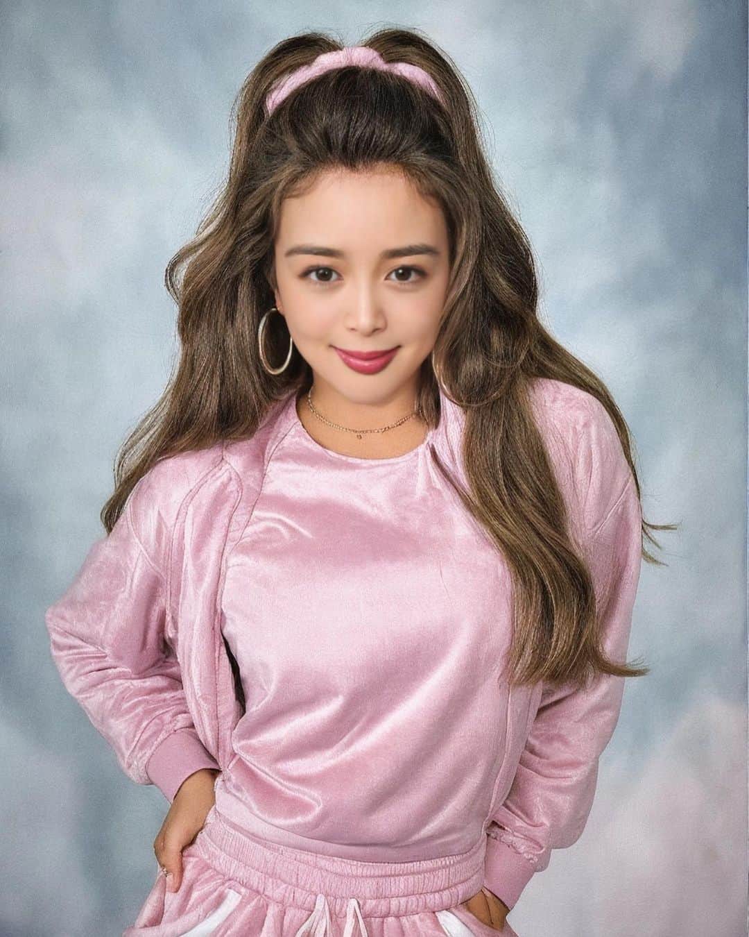 板橋瑠美さんのインスタグラム写真 - (板橋瑠美Instagram)「90年代の外国のアルバム♡  流行りのＡＩイヤーズブックってやつやってみた♡  1枚目のは、クラスで絶対マドンナポジションだったんだろうなって女の子に顔をはまってるやつにした笑  ハーフだったらこんな顔なのかな((((･´ω`･))))  みなさん何枚目の私が好きですか？？？  てか、5枚目とかいつもの私な気がするw」9月29日 22時13分 - rumi_official_0616