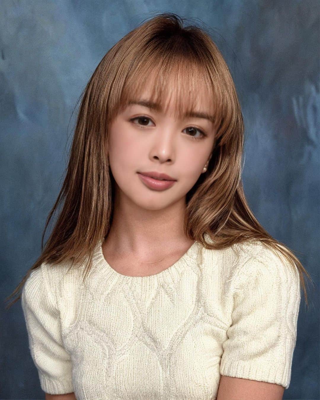 板橋瑠美さんのインスタグラム写真 - (板橋瑠美Instagram)「90年代の外国のアルバム♡  流行りのＡＩイヤーズブックってやつやってみた♡  1枚目のは、クラスで絶対マドンナポジションだったんだろうなって女の子に顔をはまってるやつにした笑  ハーフだったらこんな顔なのかな((((･´ω`･))))  みなさん何枚目の私が好きですか？？？  てか、5枚目とかいつもの私な気がするw」9月29日 22時13分 - rumi_official_0616