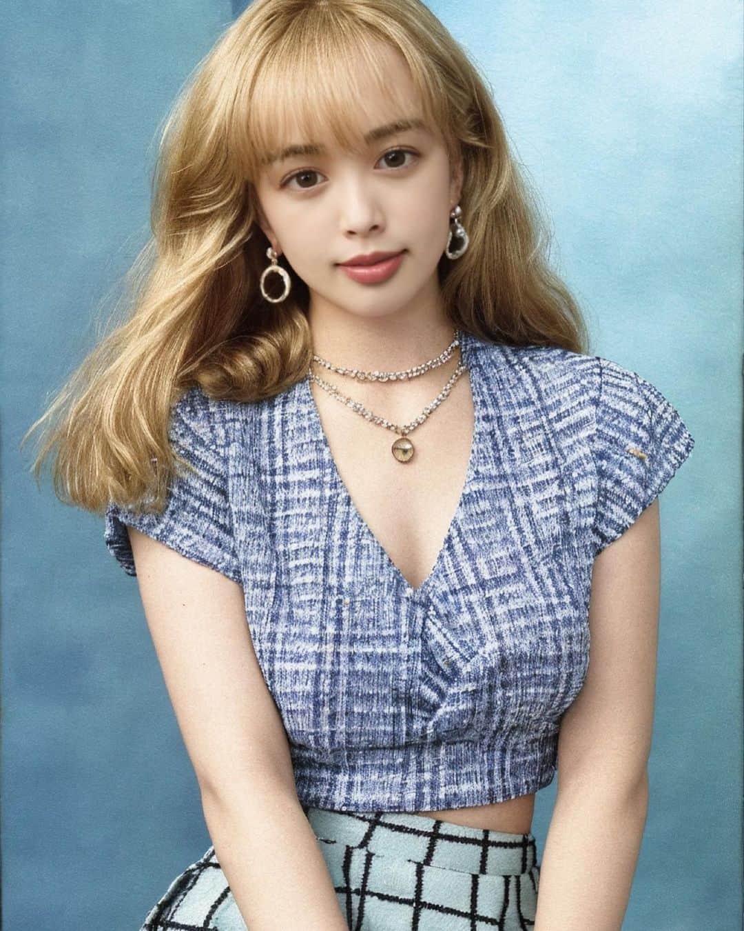 板橋瑠美さんのインスタグラム写真 - (板橋瑠美Instagram)「90年代の外国のアルバム♡  流行りのＡＩイヤーズブックってやつやってみた♡  1枚目のは、クラスで絶対マドンナポジションだったんだろうなって女の子に顔をはまってるやつにした笑  ハーフだったらこんな顔なのかな((((･´ω`･))))  みなさん何枚目の私が好きですか？？？  てか、5枚目とかいつもの私な気がするw」9月29日 22時13分 - rumi_official_0616