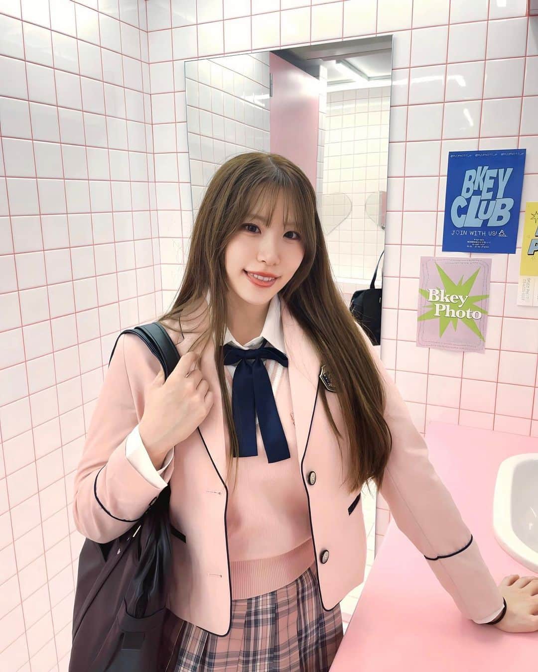 AKARIのインスタグラム：「学校は家出る10分前に起きるの基本だった🥳」