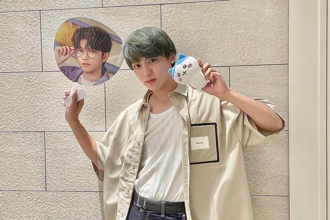 のインスタグラム：「The Galaxy Music Festival昼・夜参戦！  どこにいても気づいてくれる オヒョンテさん天才すぎた🫶 パフォーマンスも最高だよ🥲  久々にスタダ界隈も味わえて嬉しかった！  今日のコーデは 草ポケモンのジムリーダーです🌱  #FANTASYBOYS #오현태 #판타지보이즈」