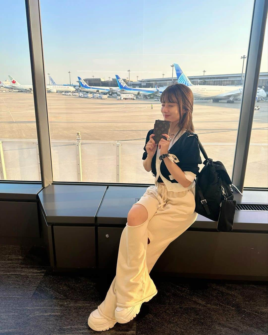 谷まりあのインスタグラム：「Bye 👋🏻 ♡✈️  #GiftedbyLouisVuitton」