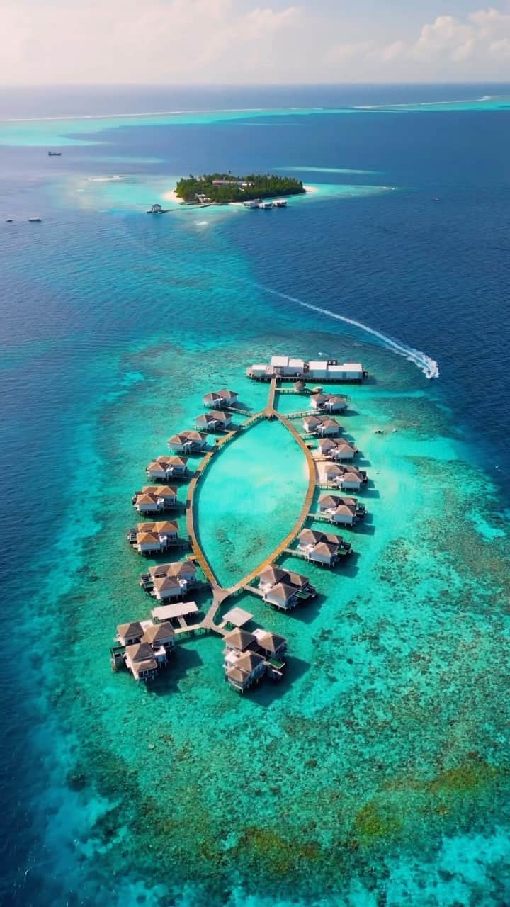 のインスタグラム：「Maldives Islands - Escape to Paradise.  Connect with us @nichegetaways to book your vacation in the Maldives.   🎥 @adrianbaias   #maldivesislands #luxuryresort #bungalow #watervilla #overwatervilla #reef #lagoon #island #islandgetaway #luxuryresort #travelinspiration #luxuryvacation #luxuryvilla #fivestarhotel #maldives #nichegetaways #visitmaldives #beautifuldestinations #luxurytravel #aerialview #paradisefound」