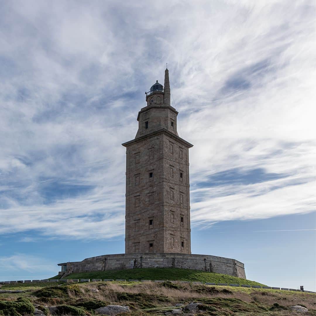 CIAのインスタグラム：「This week, we're spotlighting the Tower of Hercules in Spain, which is the oldest functioning lighthouse in the world. Built by the Romans in the 2nd century A.D., its light is visible from 35 km (20 mi) at sea!  #FactbookFriday #WorldFactbook #Spain」