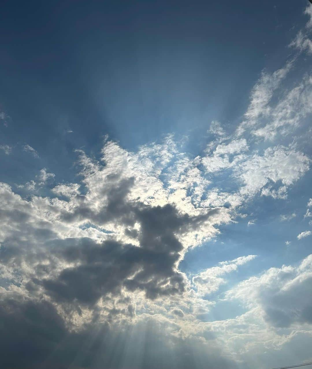 磯村洋祐のインスタグラム：「曇って色々な形に見えるのいいよね！ #sky#japan #cloud」