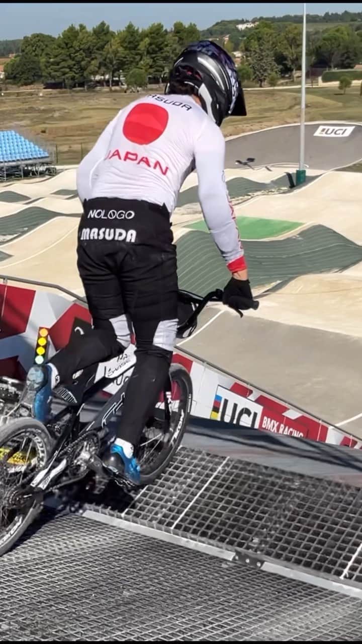 増田優一のインスタグラム：「🚦 @bmxsarrians #TenBMXCommandments」