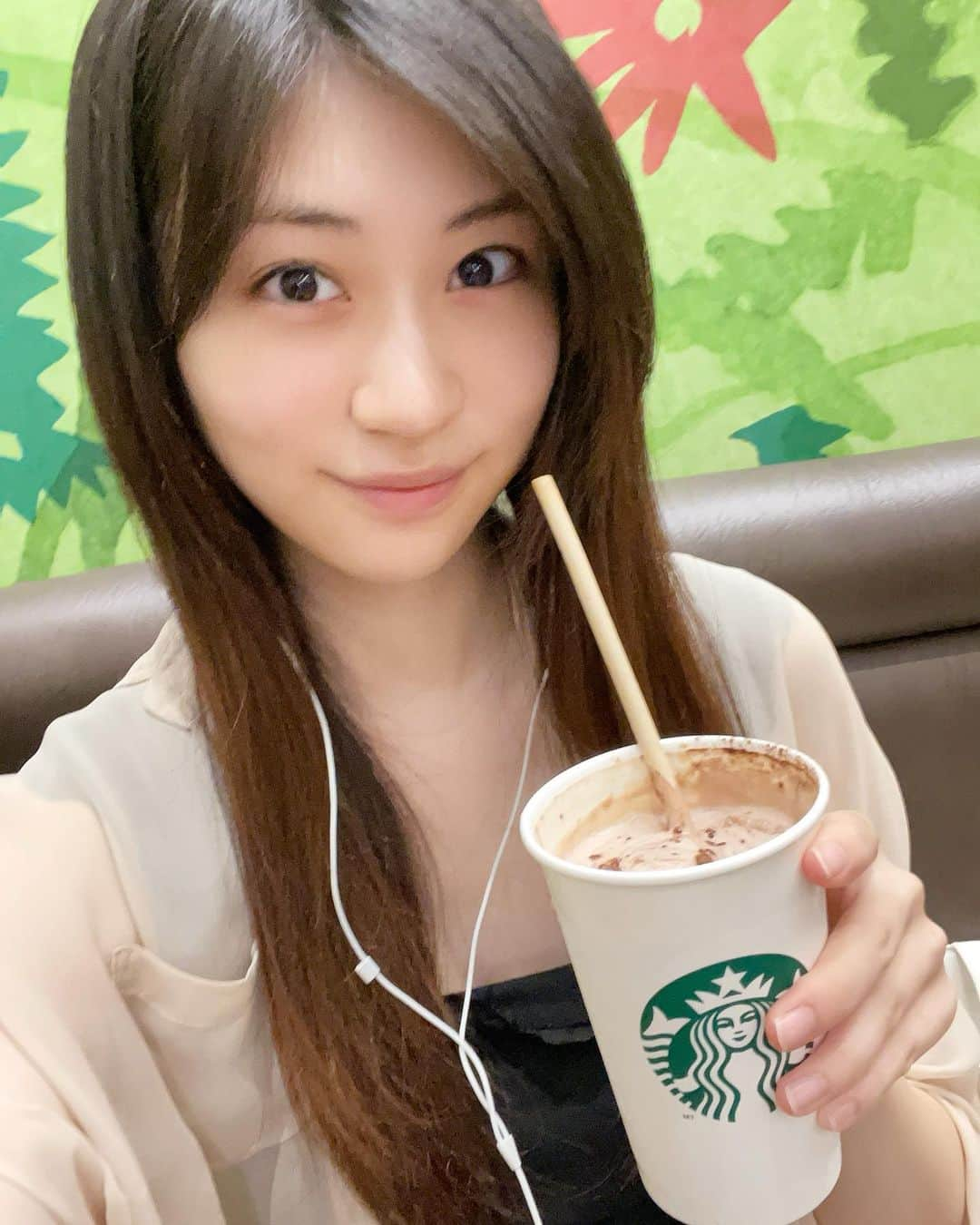 二木蒼生さんのインスタグラム写真 - (二木蒼生Instagram)「最近始まった #チョコレートムースラテ  ちゃんとコーヒーの味もして、ムースたっぷりで美味しかった~☕️  もうすぐ ミュージカル #クラベリ 本番！ パワーチャージできました💪🏻  #スタバ #スターバックス #starbucks #ラテ」9月29日 22時33分 - aomushi_kune2