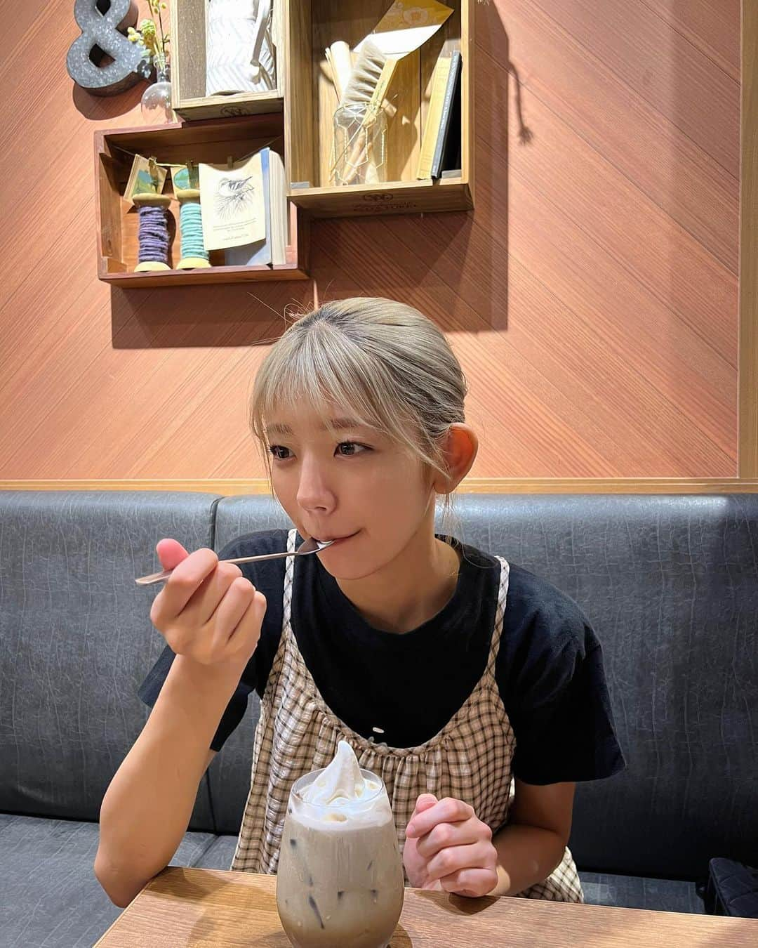 里菜のインスタグラム：「ぱくっ😋」