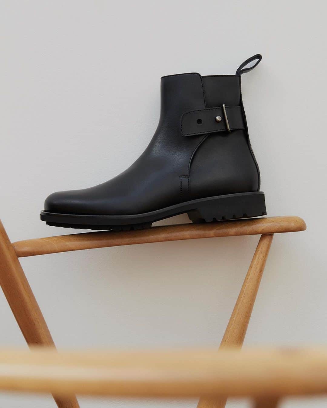 Margaret Howellのインスタグラム：「Stud Strap Boot. Bench made in Italy.  #MargaretHowell」