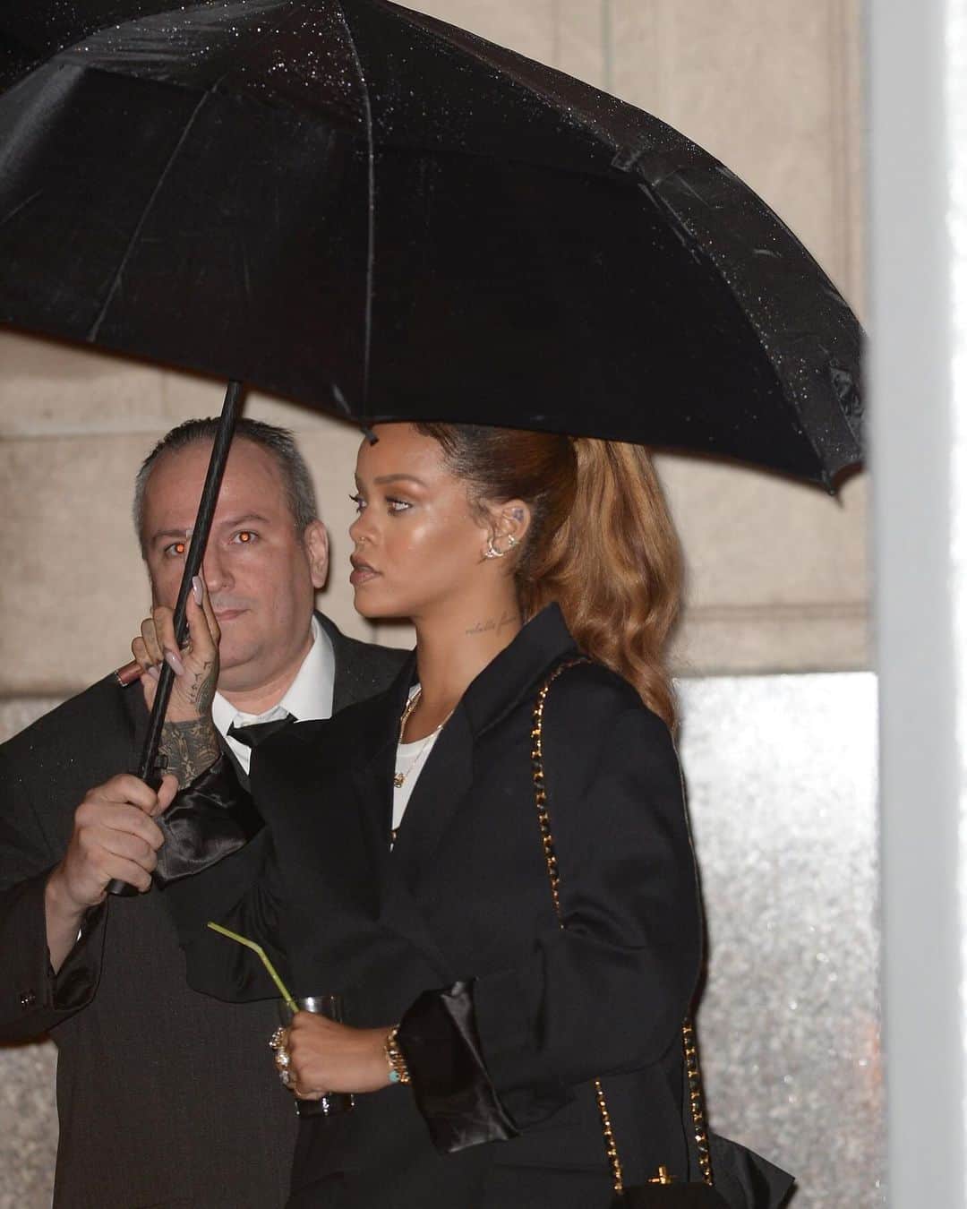 Nylon Magazineのインスタグラム：「Alexa, play “Umbrella“ by Rihanna… [Getty]」