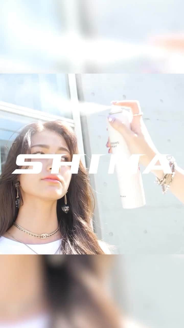 SHIMA原宿店のインスタグラム：「SHIMA ORIGINAL -NEW PRODUCTS-  《GLOSSING SPRAY》 ふんわりとツヤのベールをまとう【スプレータイプ】のヘアトリートメント。 うるおい成分[CMC]で髪の内部からしっかりと補修。 手を汚さず一振りで、ダメージした髪もツヤツヤに✨ デイリーな「艶髪」の秘密は1本のスプレーから♡  ¥2,750- (including tax)  内容量：170g」