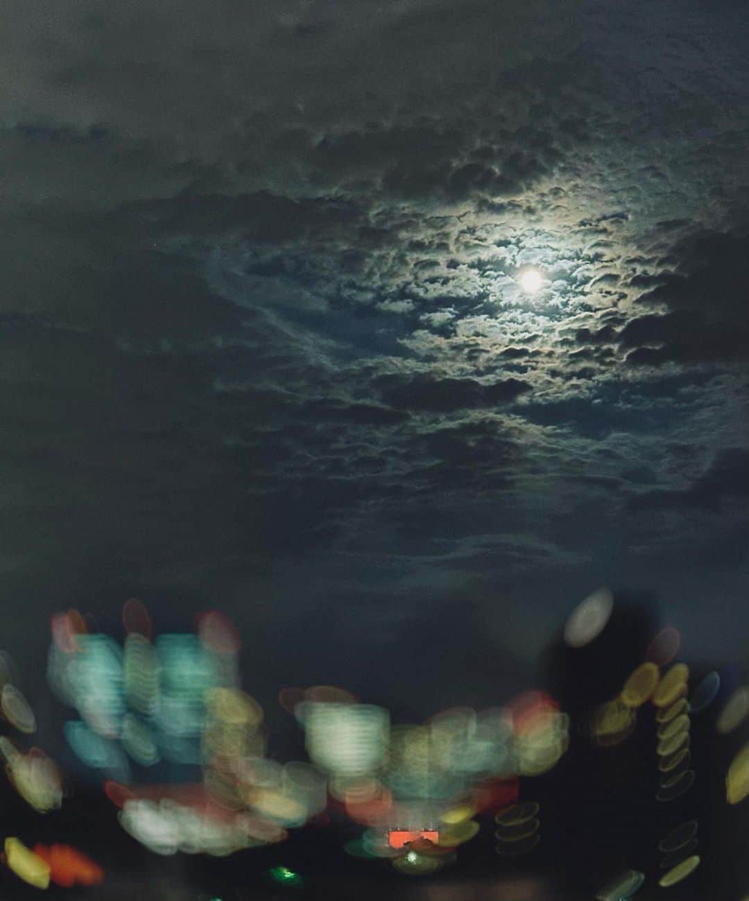 桜井玲香のインスタグラム：「🌕 ⁡ やけに月が目につくなぁ と思っていたら今日は十五夜でした 次に十五夜の満月が見れるのは、7年後…。 ありがたく満月のパワー浴びよ ⁡ ⁡ ⁡ #中秋の名月  #満月」